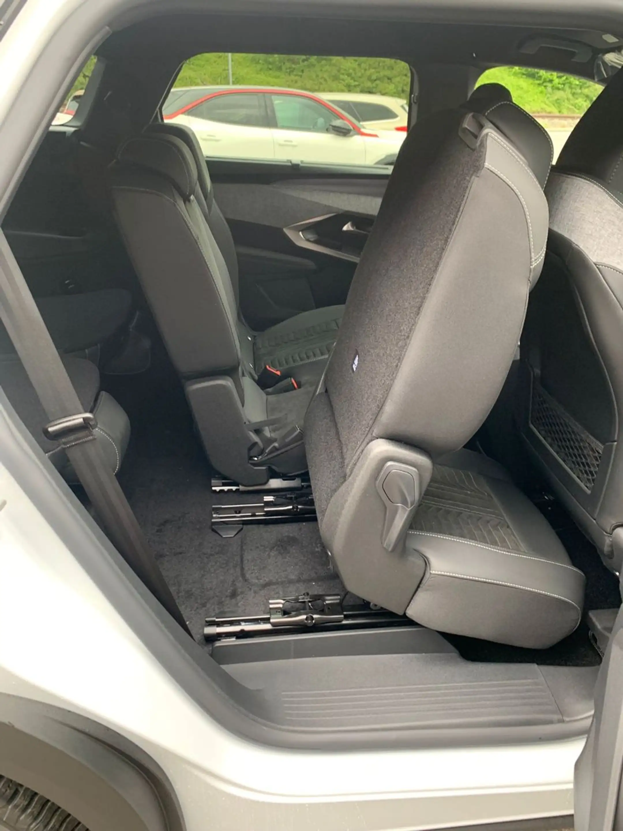Peugeot 5008 Hybrid 145 GT Exclusive 5 Jahre Garantie — photo 17