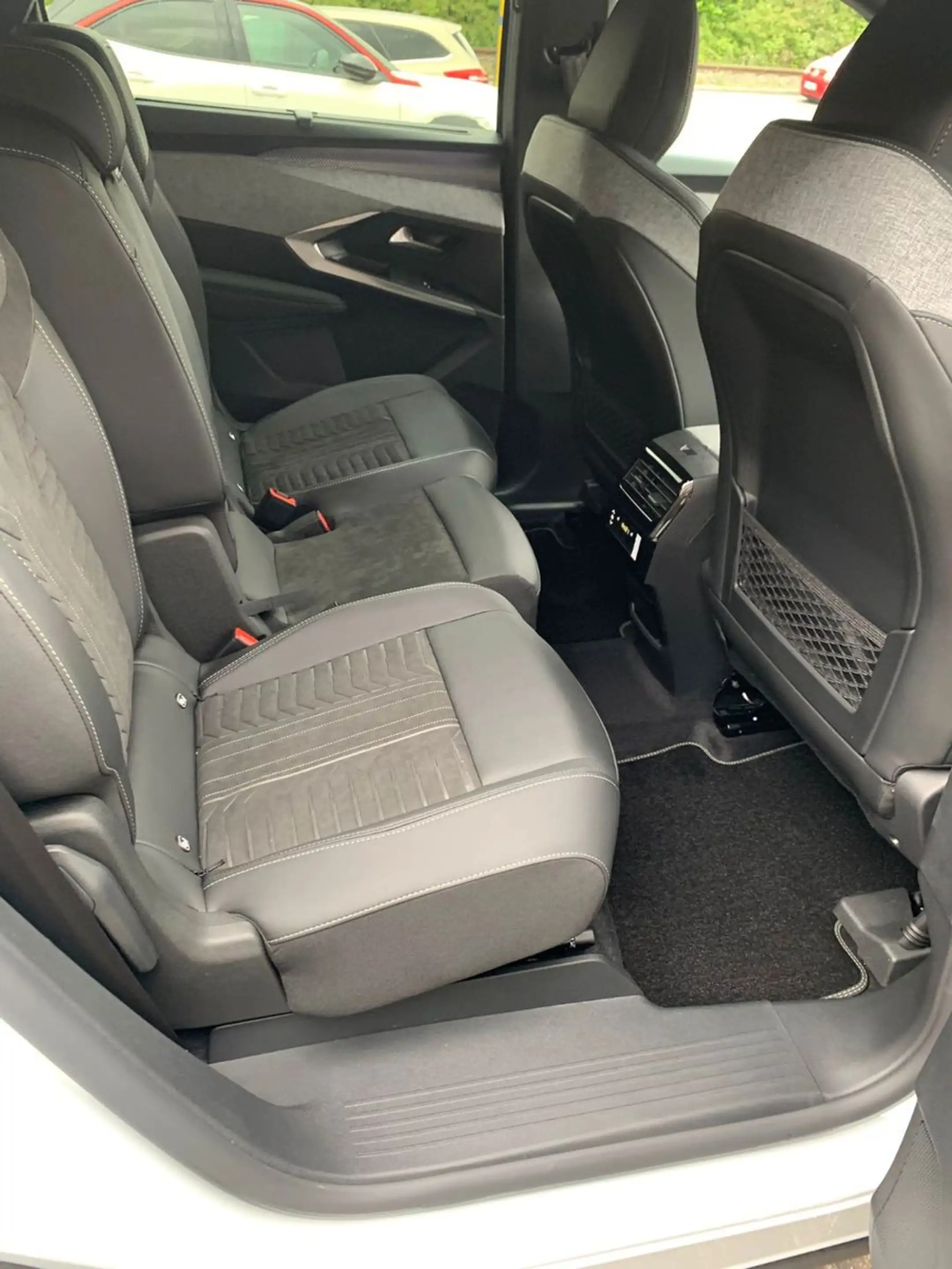 Peugeot 5008 Hybrid 145 GT Exclusive 5 Jahre Garantie — photo 21