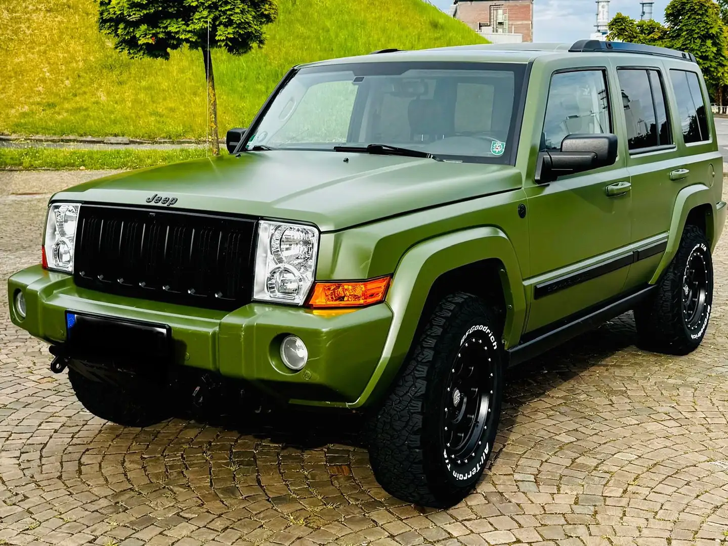 Jeep Commander Commander 5.7 V8 HEMI Automatik Overland Grün - 1