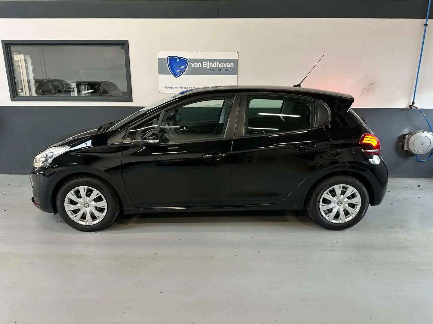 Peugeot 208 1.2 PureTech Active Navi|5drs|NAP Zwart - 2
