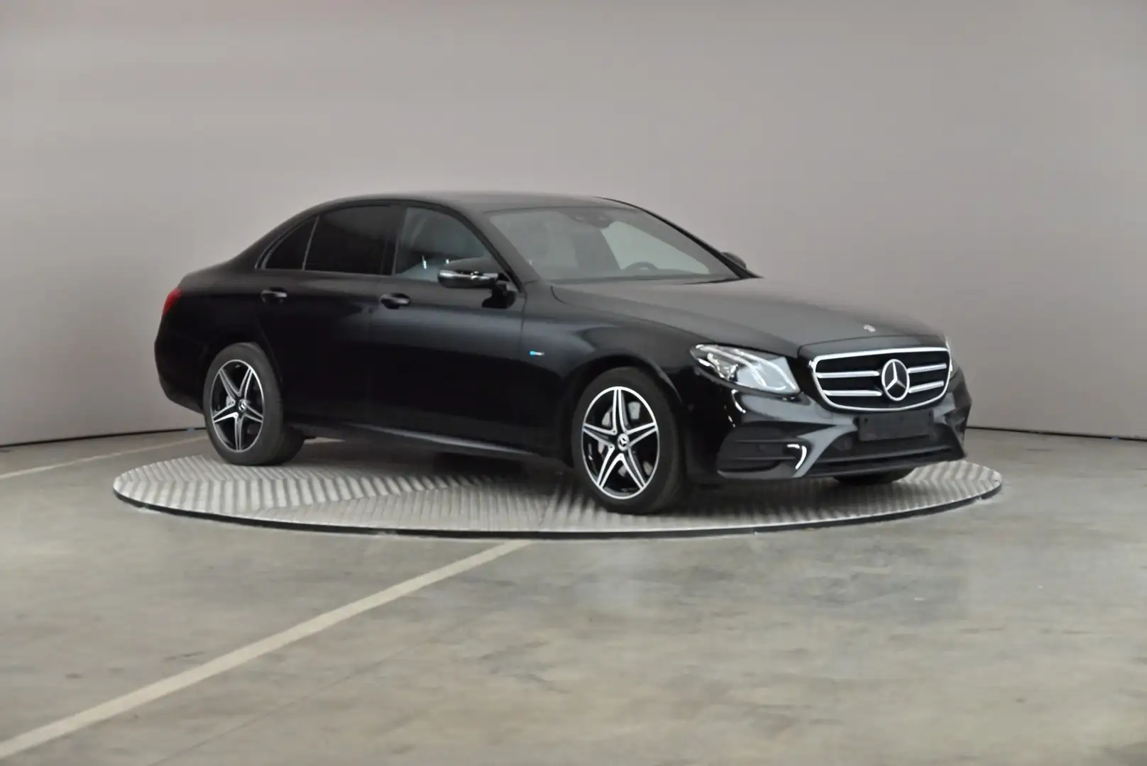 Mercedes-Benz E 300 300de PHEV AMG Line Night LEDER/CUIR LED GPS PDC C Černá - 1
