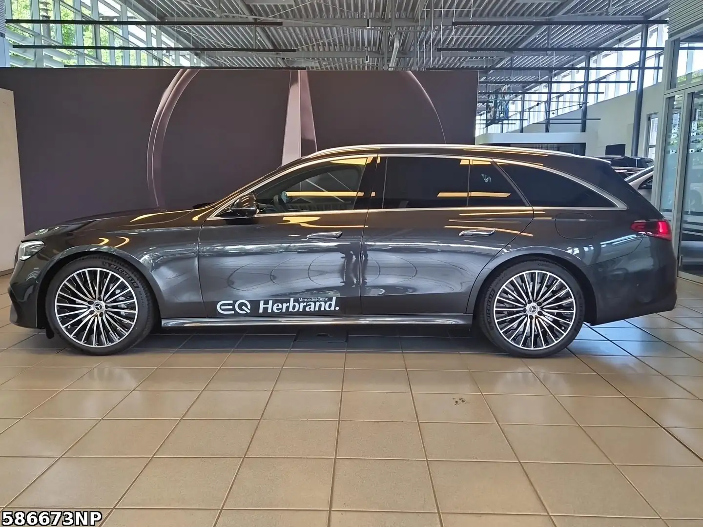Mercedes-Benz E 300 T AMG  Pano 20" AHK Memo Distronic 360° Grau - 2