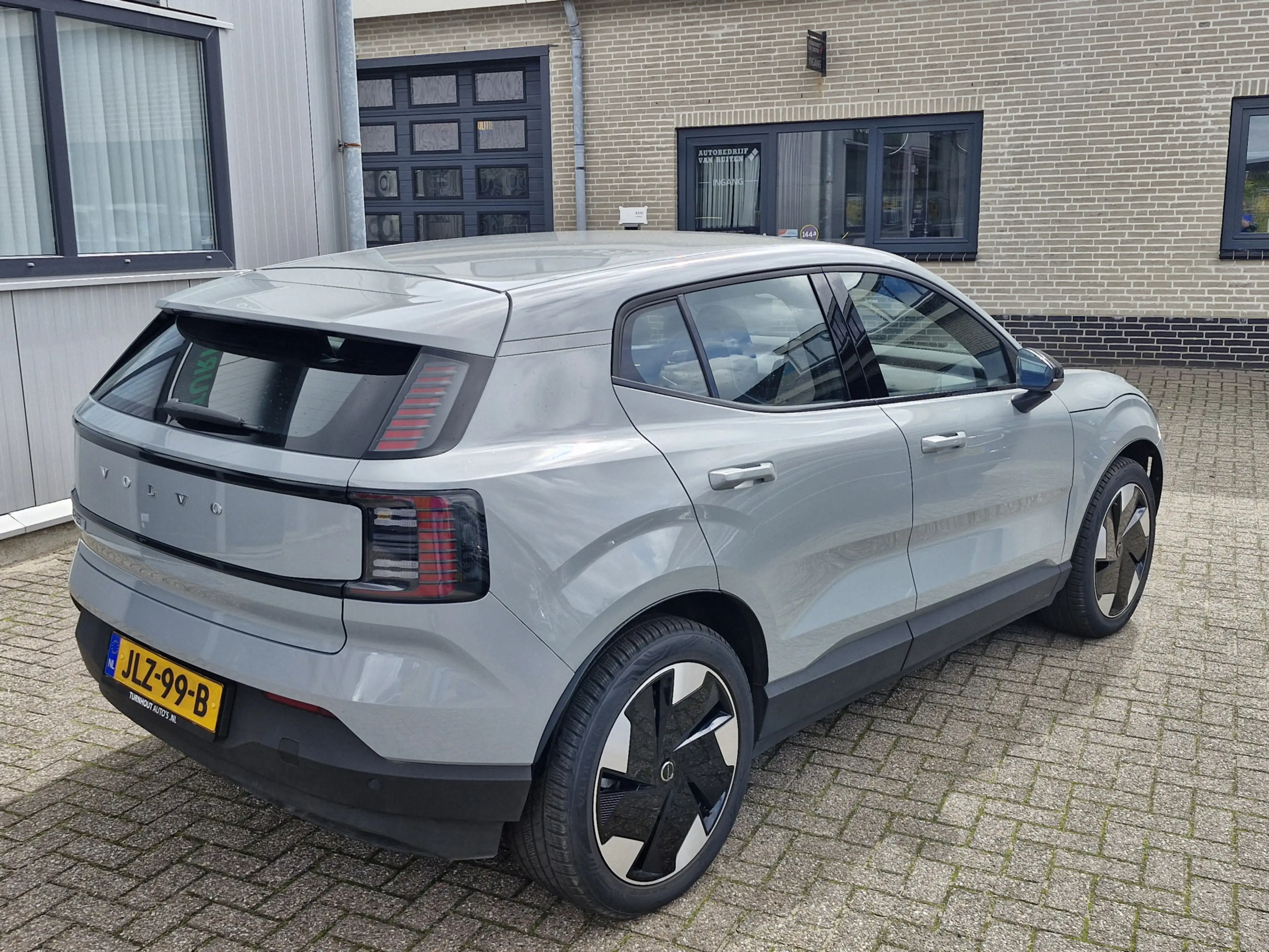 Volvo EX30 Single Motor Extended Range Plus 69 kWh | Warmte p — photo 6