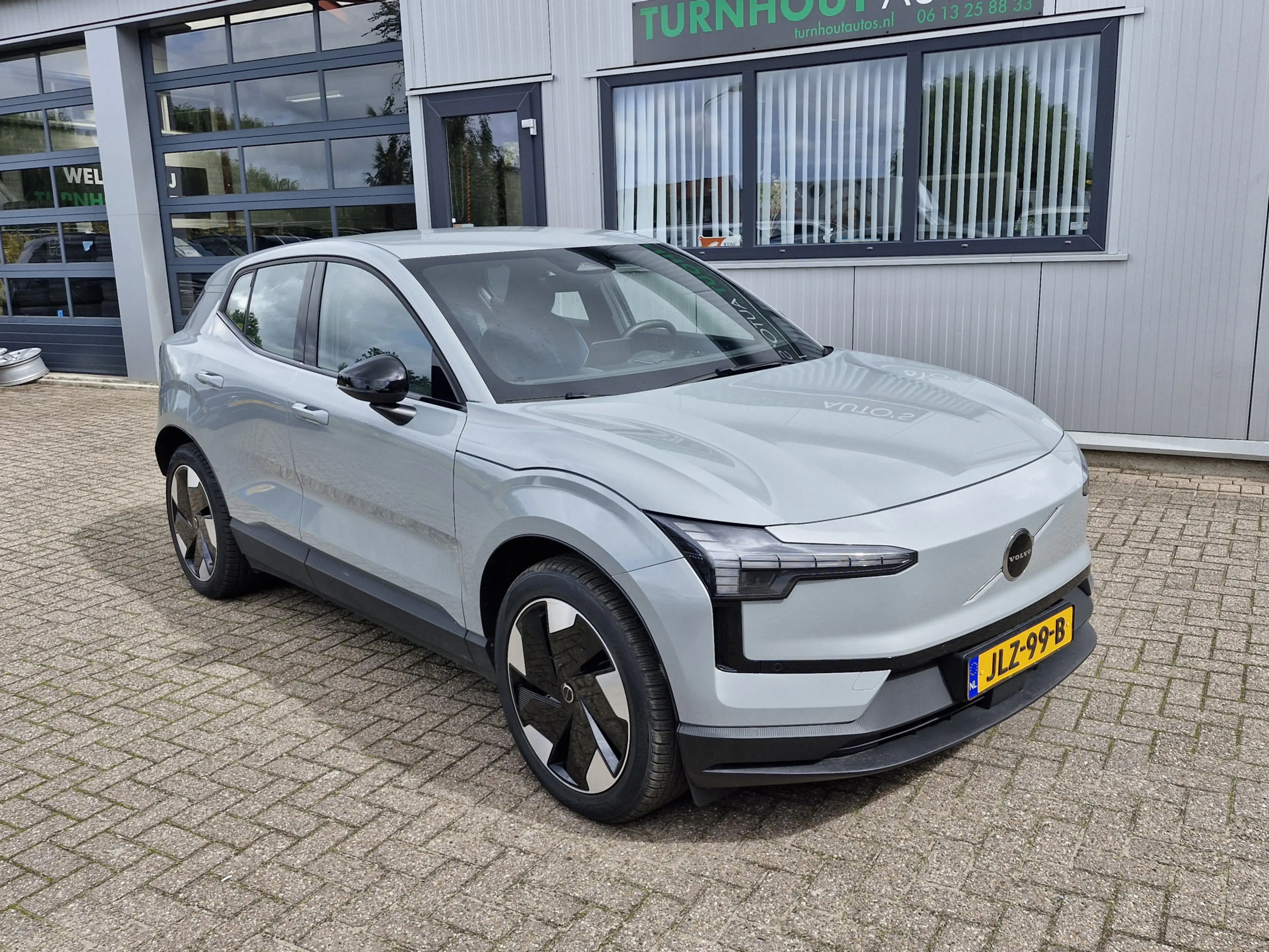 Volvo EX30 Single Motor Extended Range Plus 69 kWh | Warmte p — photo 4