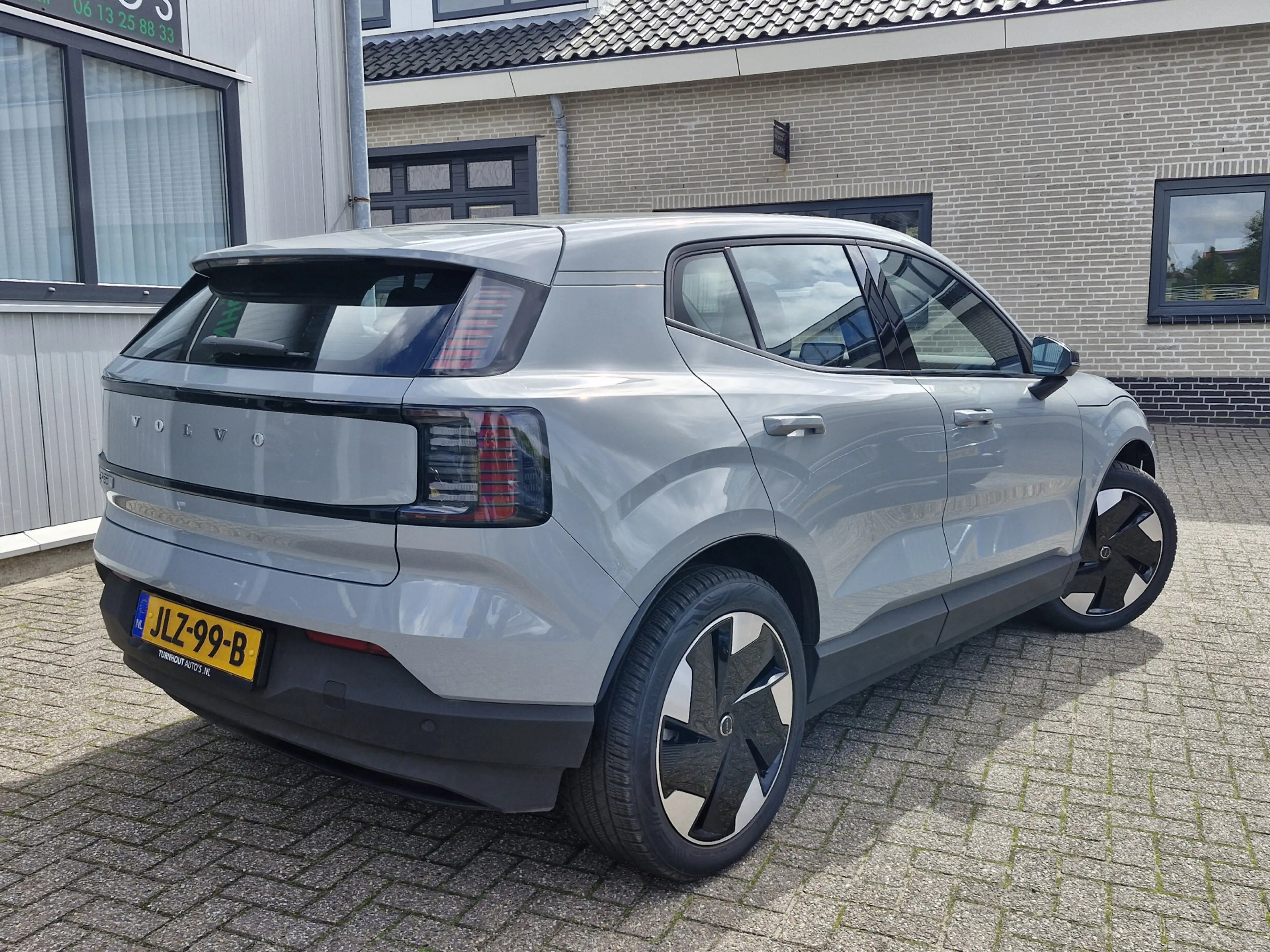 Volvo EX30 Single Motor Extended Range Plus 69 kWh | Warmte p — photo 10