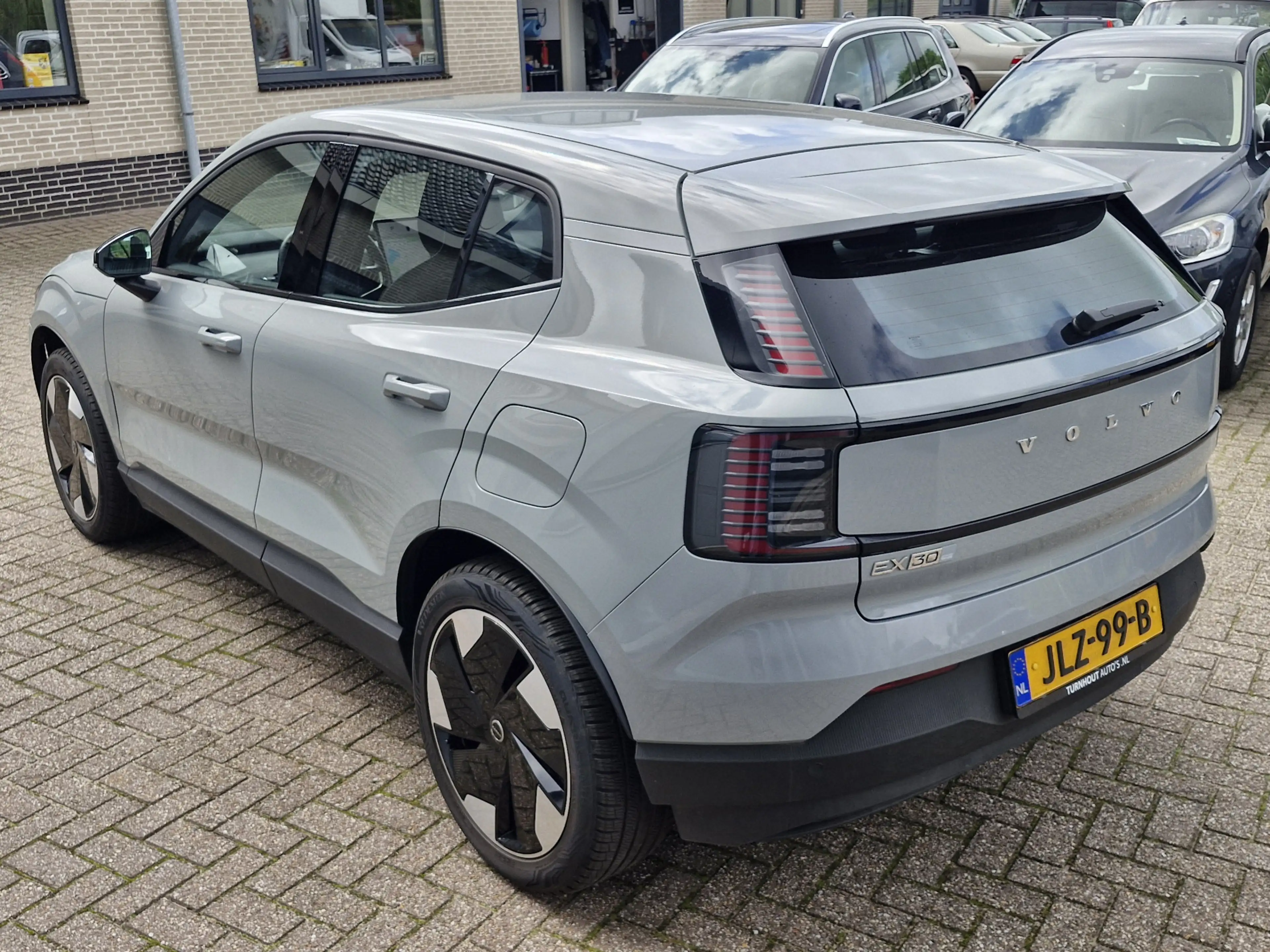 Volvo EX30 Single Motor Extended Range Plus 69 kWh | Warmte p — photo 7