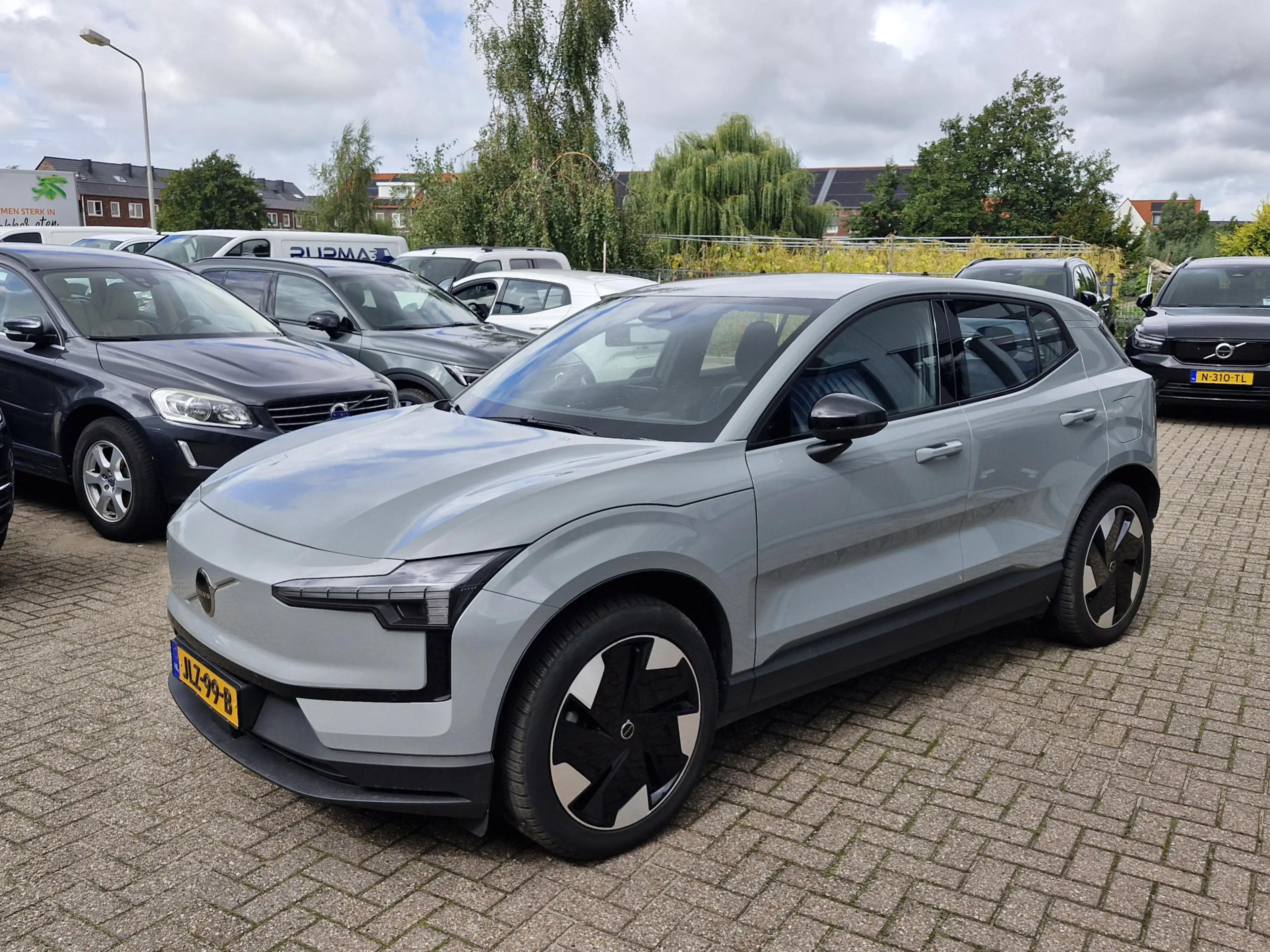 Volvo EX30 Single Motor Extended Range Plus 69 kWh | Warmte p — photo 3