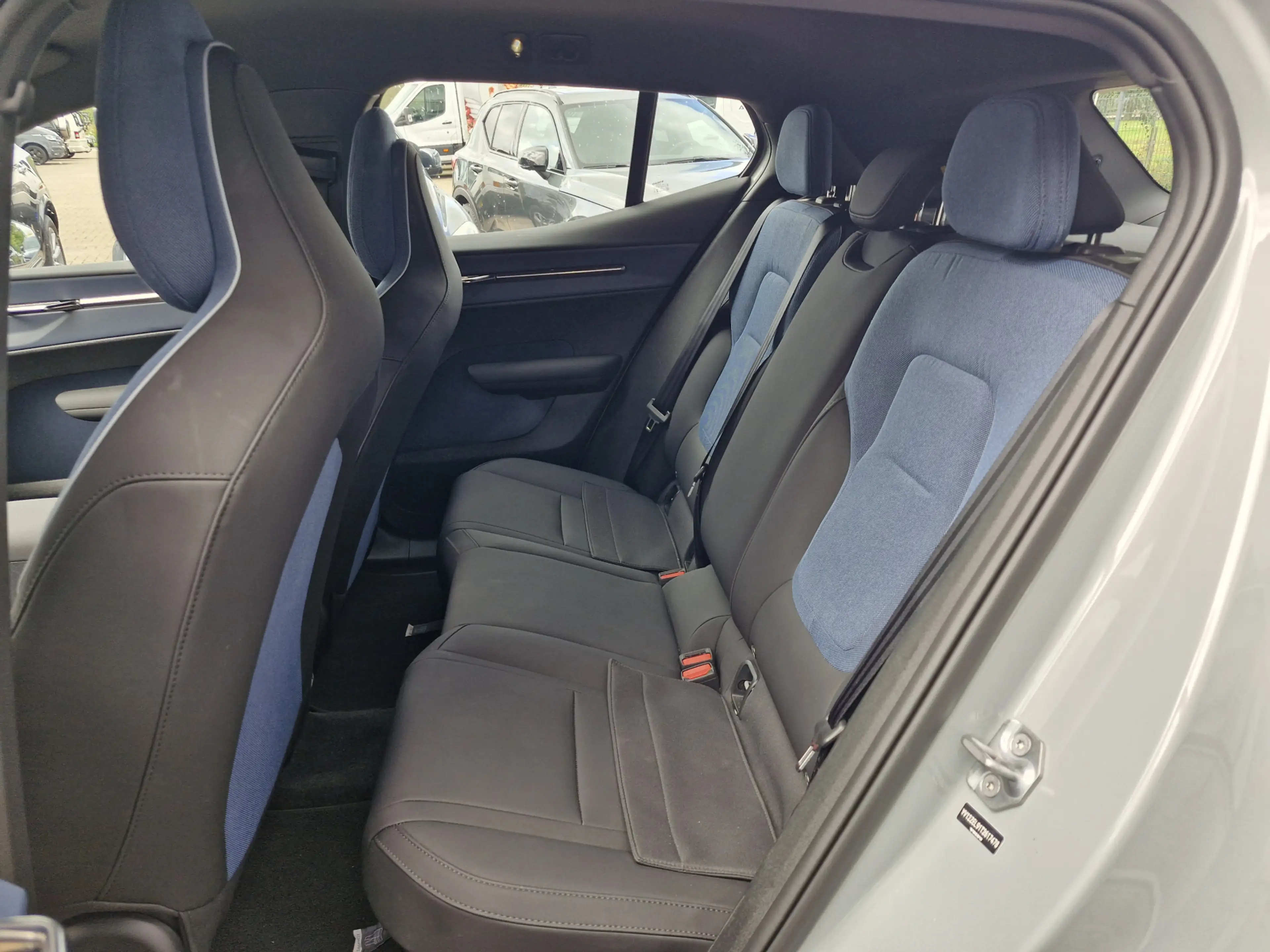 Volvo EX30 Single Motor Extended Range Plus 69 kWh | Warmte p — photo 9