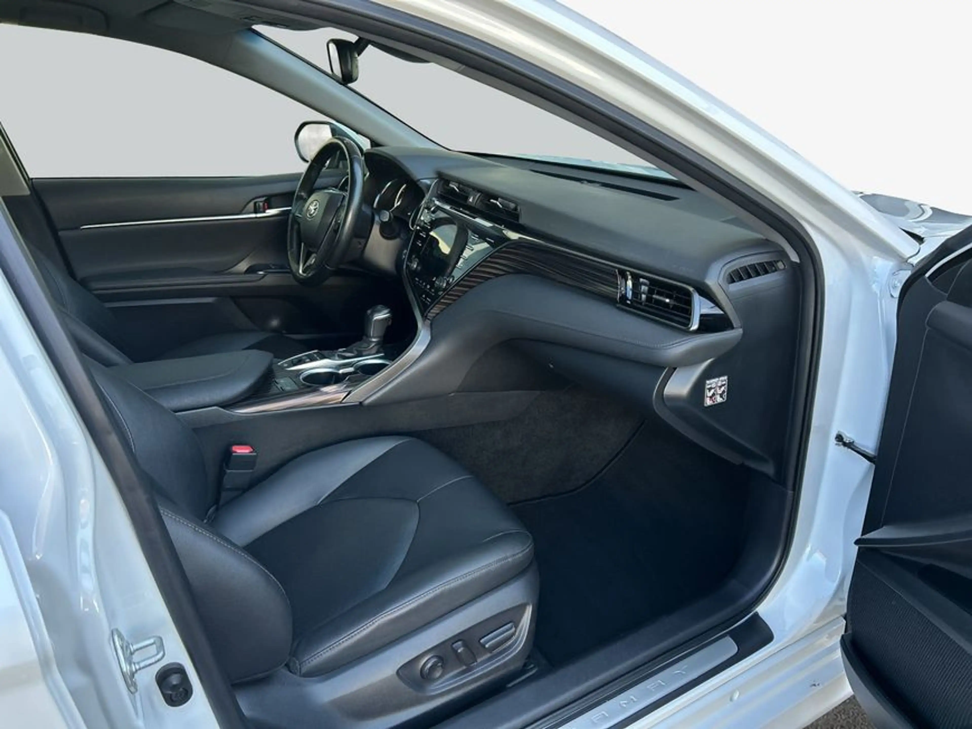 Toyota Camry 2.5 Hybrid Executive — photo 12