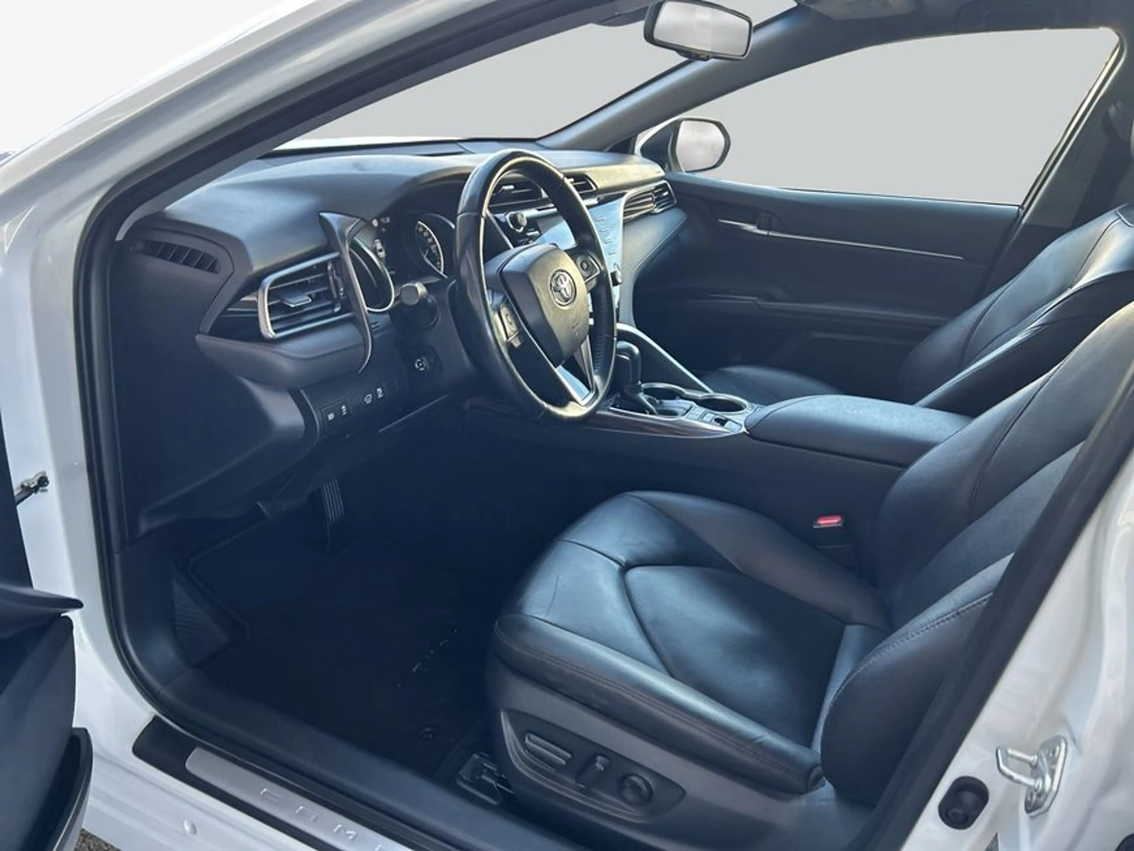 Toyota Camry 2.5 Hybrid Executive — photo 9