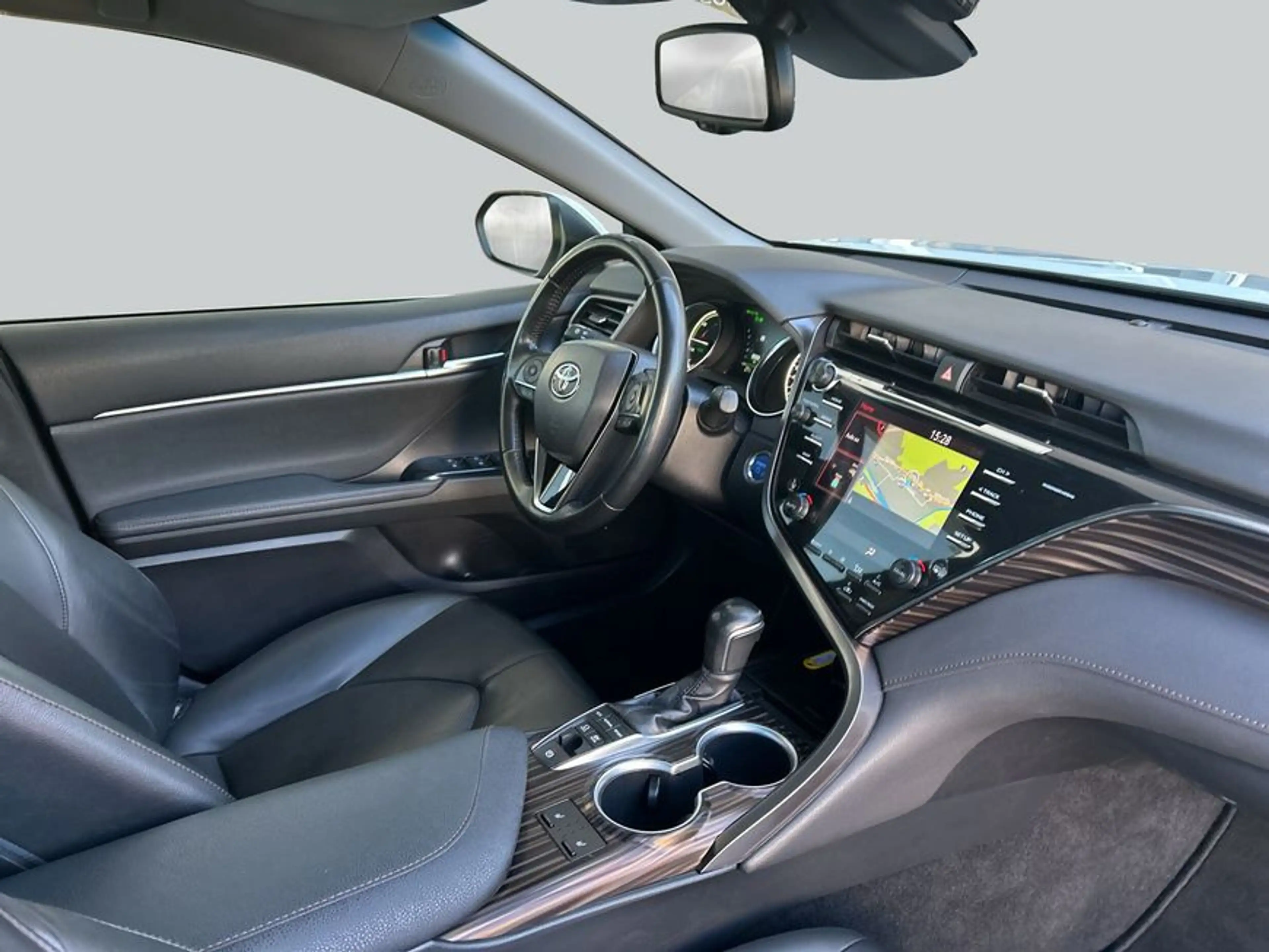 Toyota Camry 2.5 Hybrid Executive — photo 15