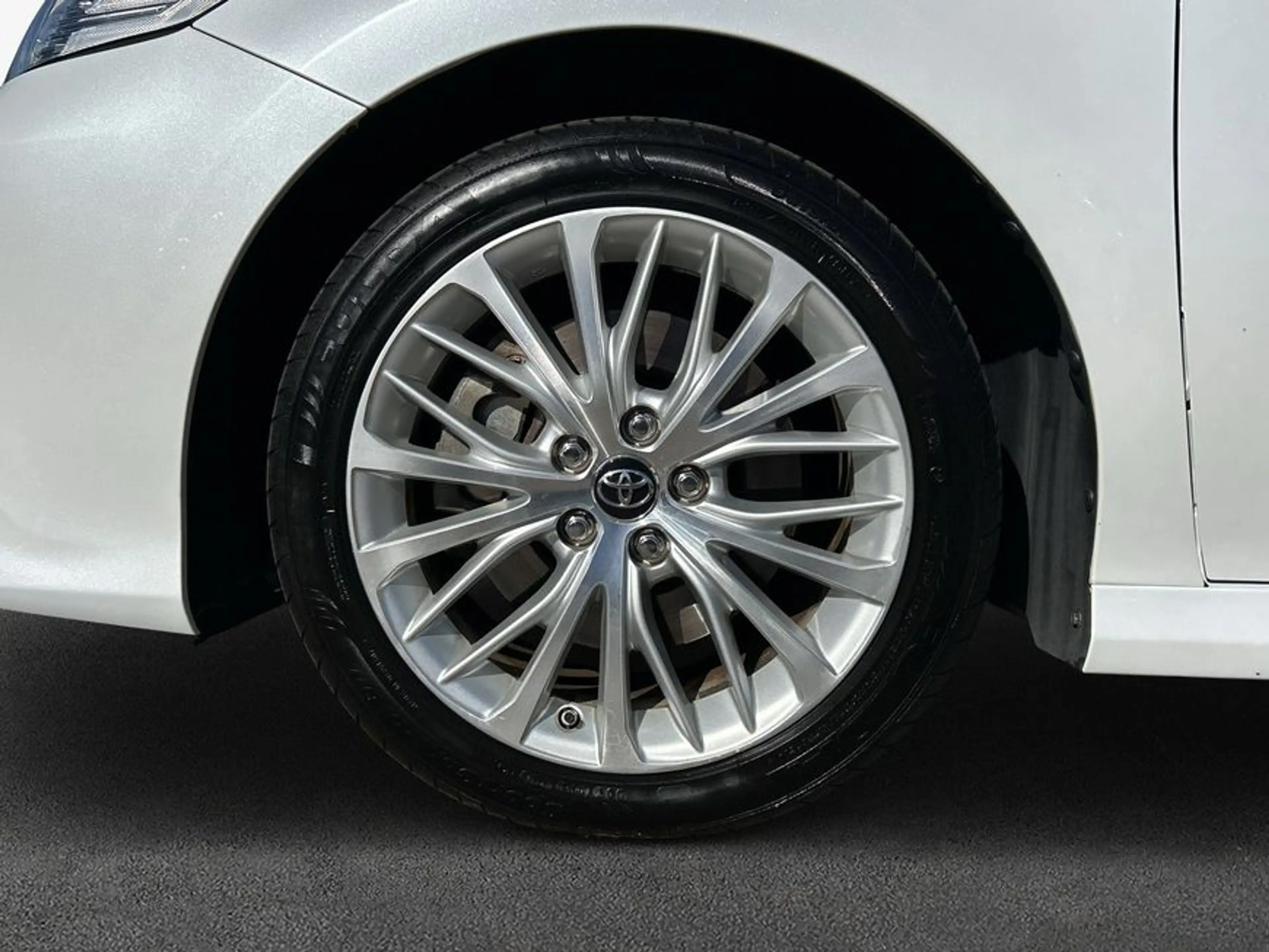 Toyota Camry 2.5 Hybrid Executive — photo 7