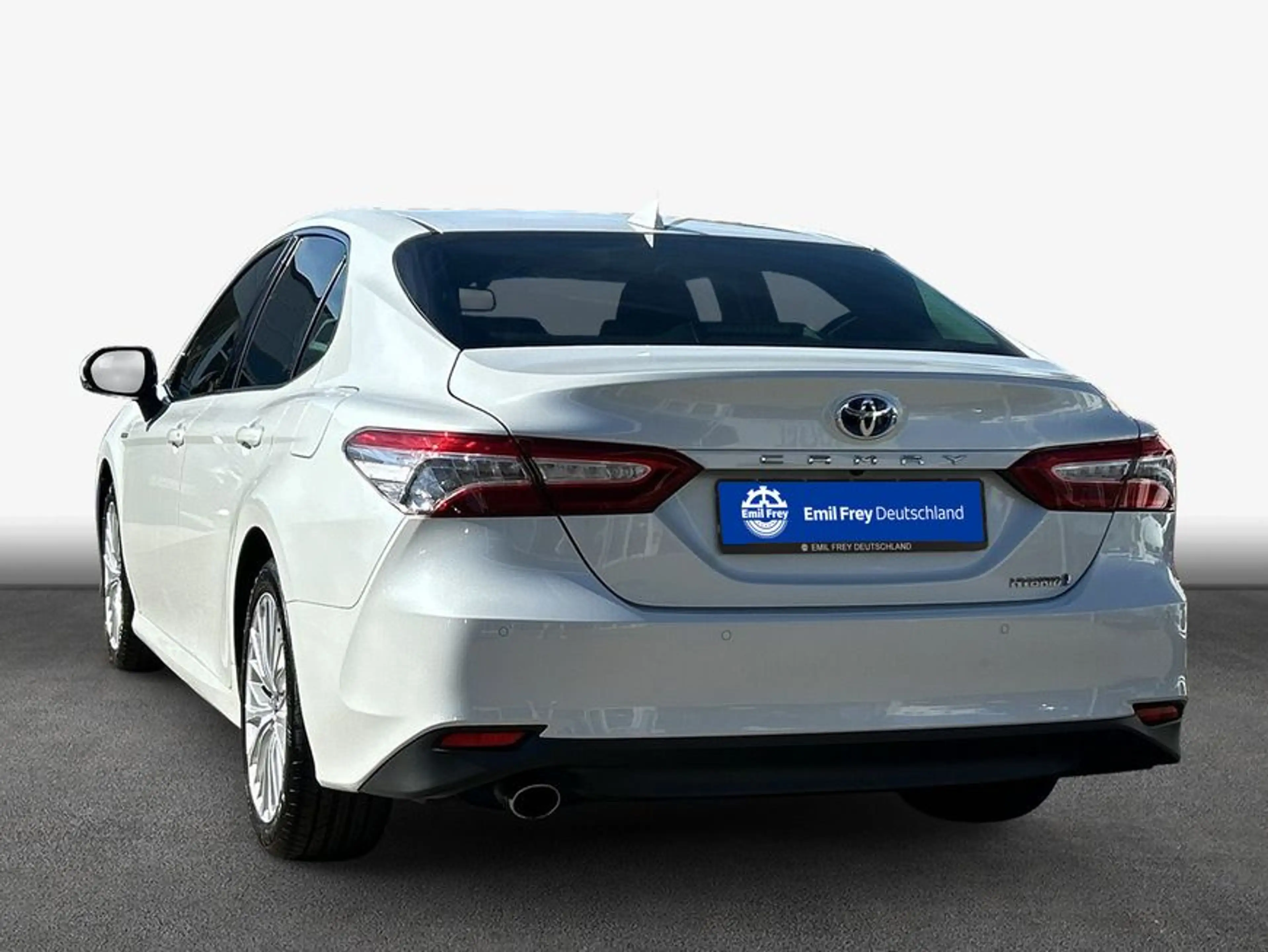 Toyota Camry 2.5 Hybrid Executive — photo 2