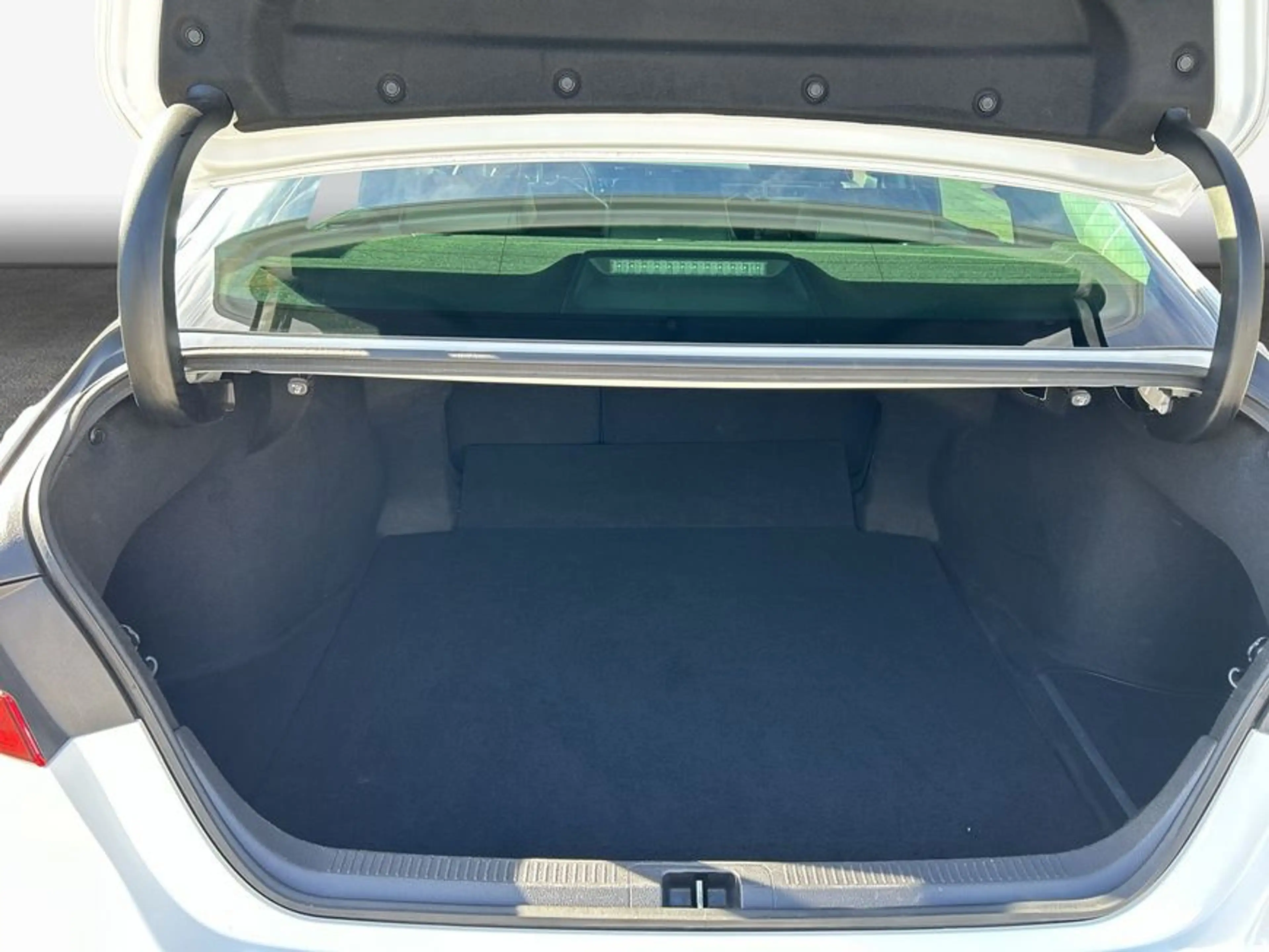 Toyota Camry 2.5 Hybrid Executive — photo 8