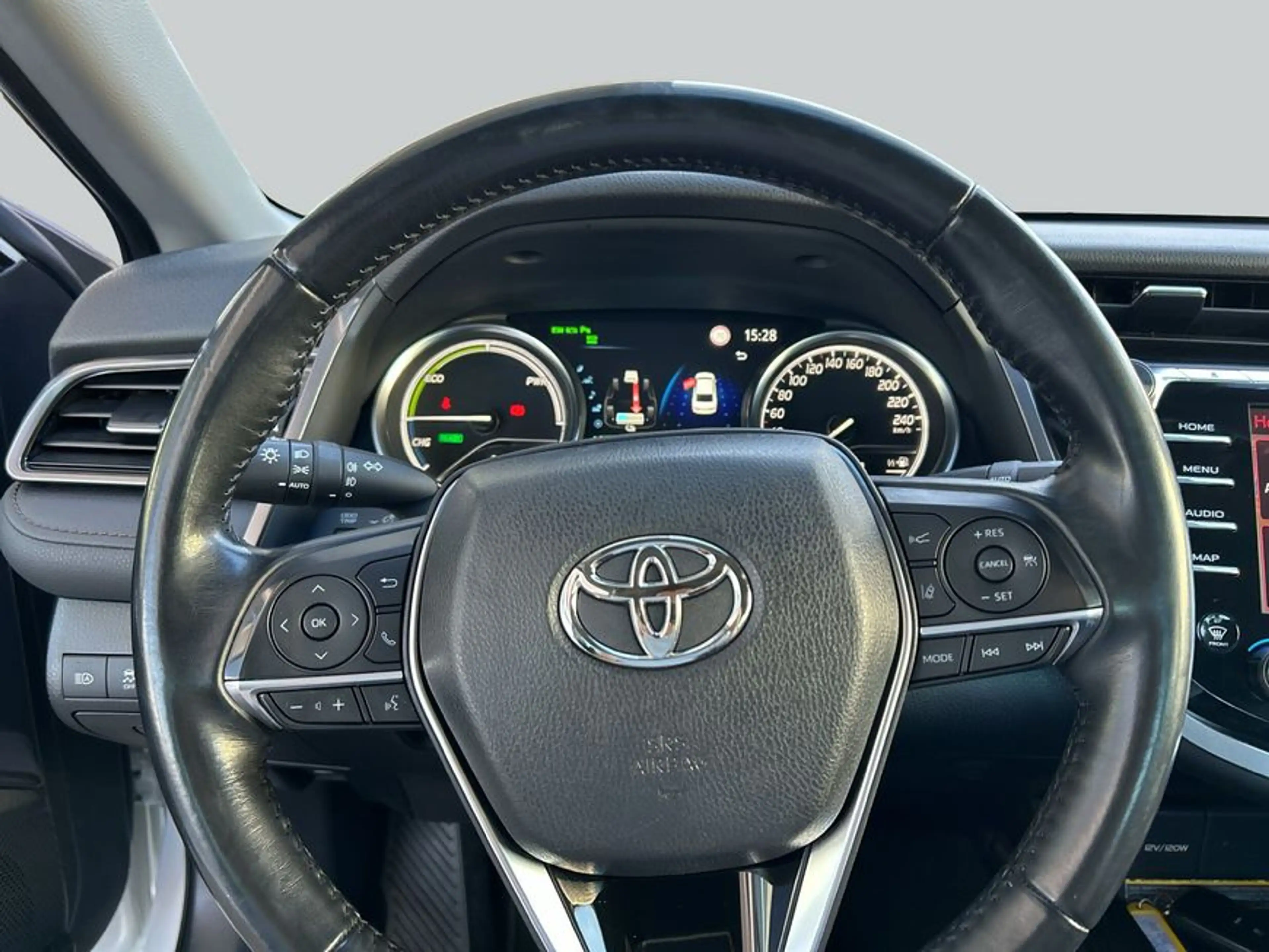 Toyota Camry 2.5 Hybrid Executive — photo 16