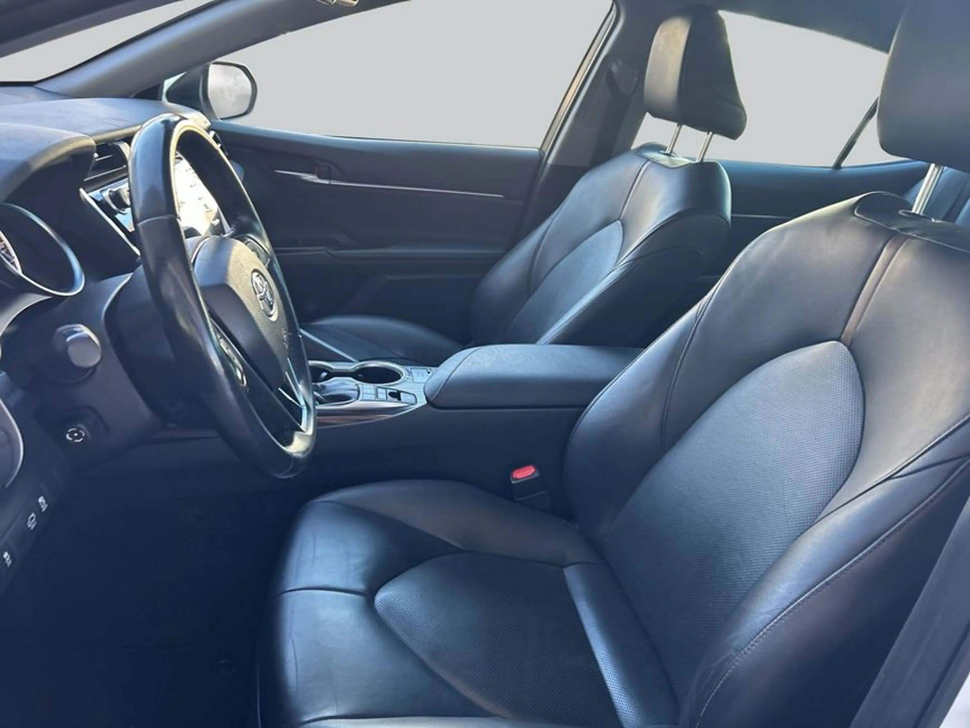 Toyota Camry 2.5 Hybrid Executive — photo 10