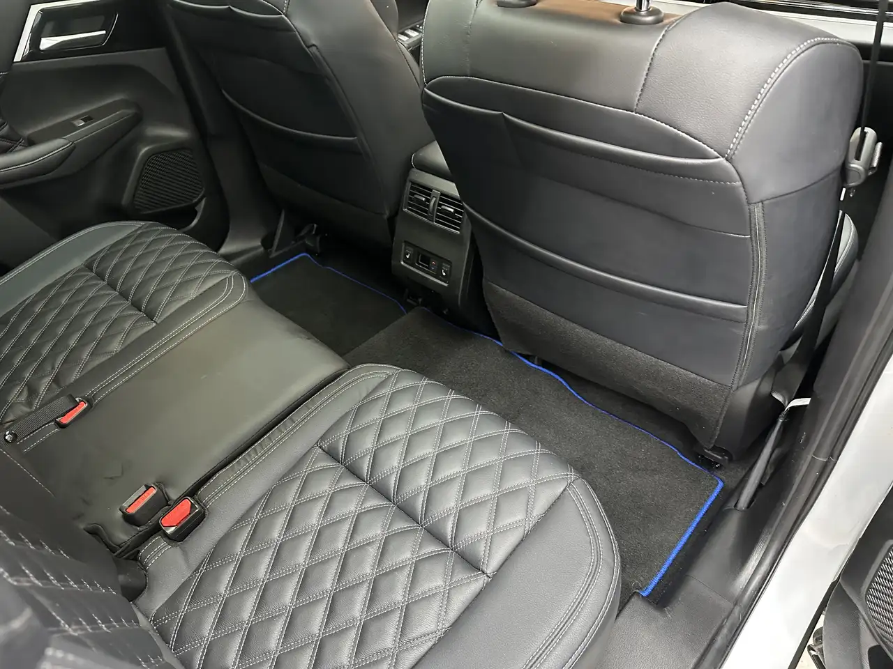 Mitsubishi Outlander photo Mitsubishi Outlander