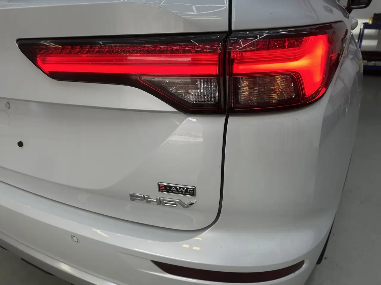 Mitsubishi Outlander photo Mitsubishi Outlander