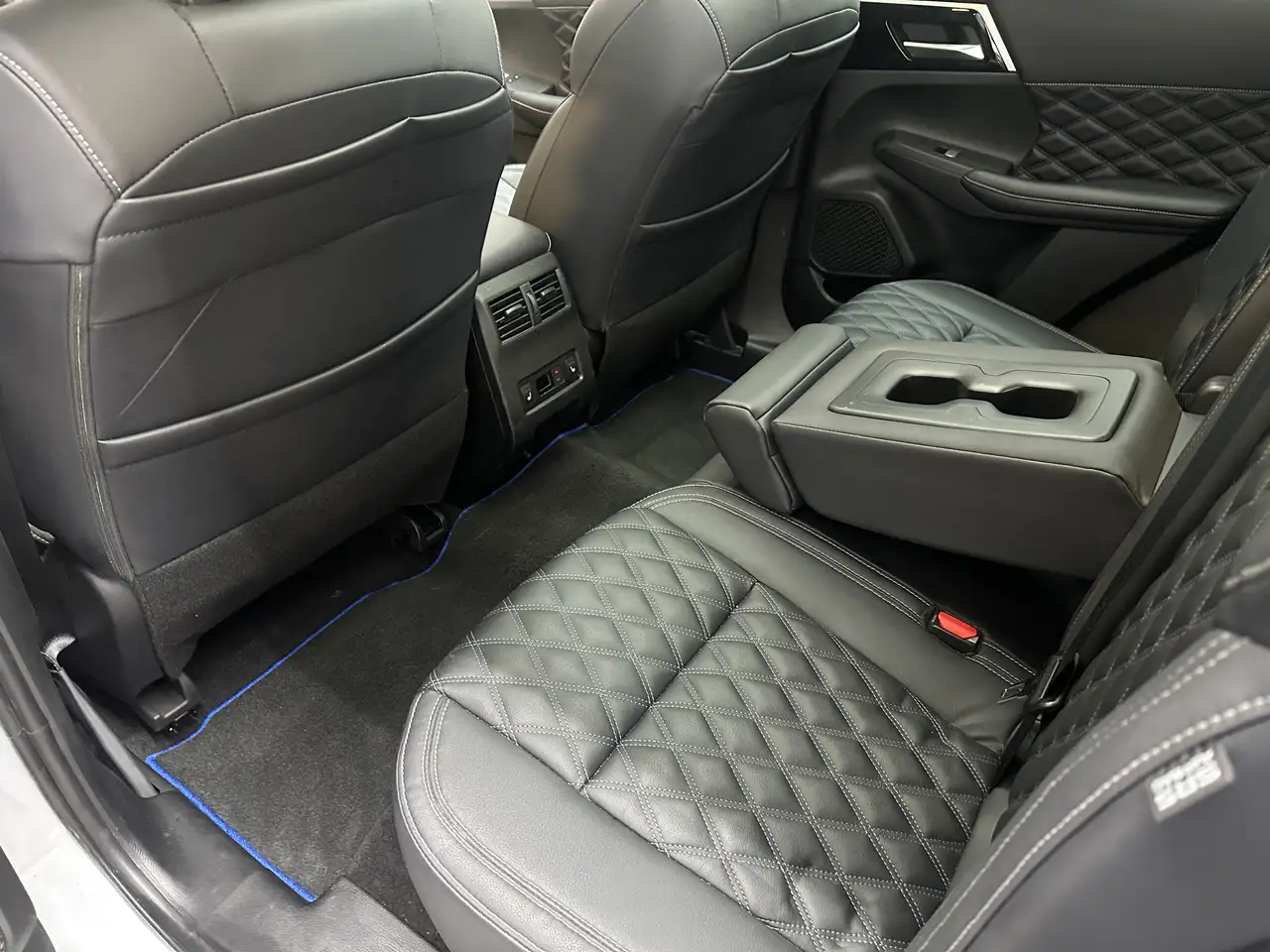Mitsubishi Outlander photo Mitsubishi Outlander