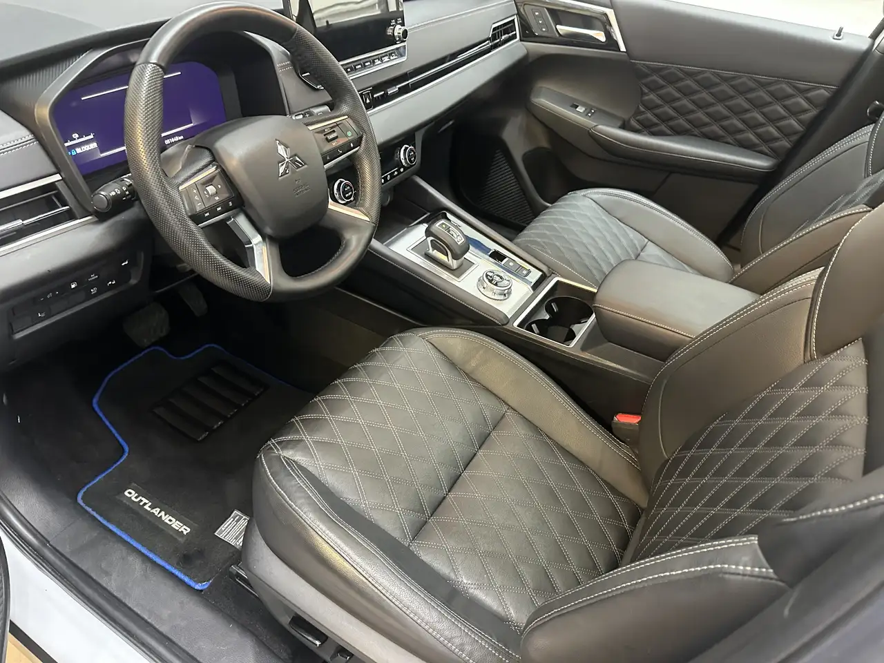 Mitsubishi Outlander photo Mitsubishi Outlander