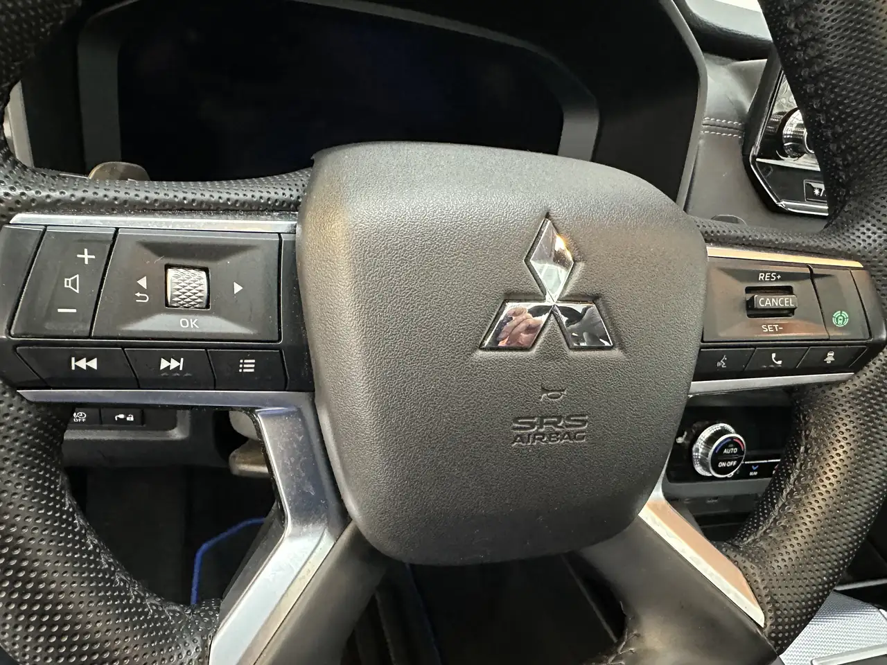 Mitsubishi Outlander photo Mitsubishi Outlander