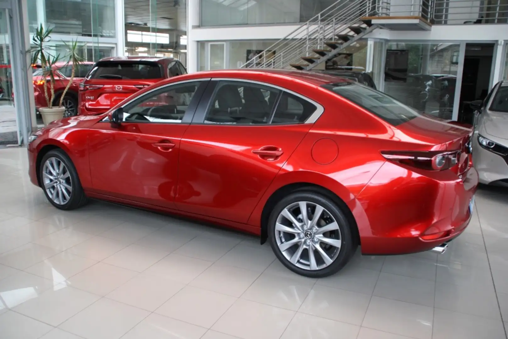 Mazda 3 Sedán 2.5 e-Skyactiv-G Centre-line 103kW Rouge - 1