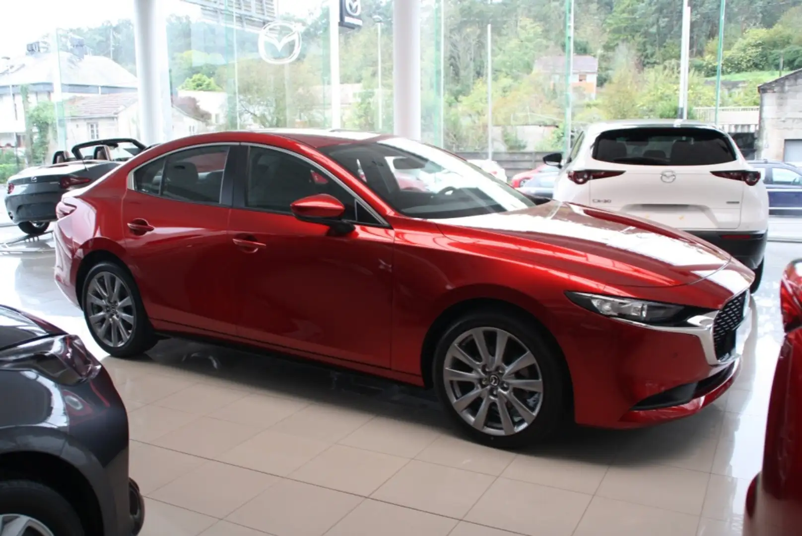 Mazda 3 Sedán 2.5 e-Skyactiv-G Centre-line 103kW Rouge - 2