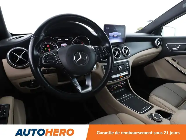 Mercedes-Benz Gla view 11