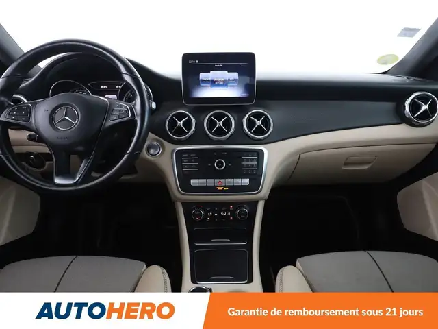 Mercedes-Benz Gla view 12