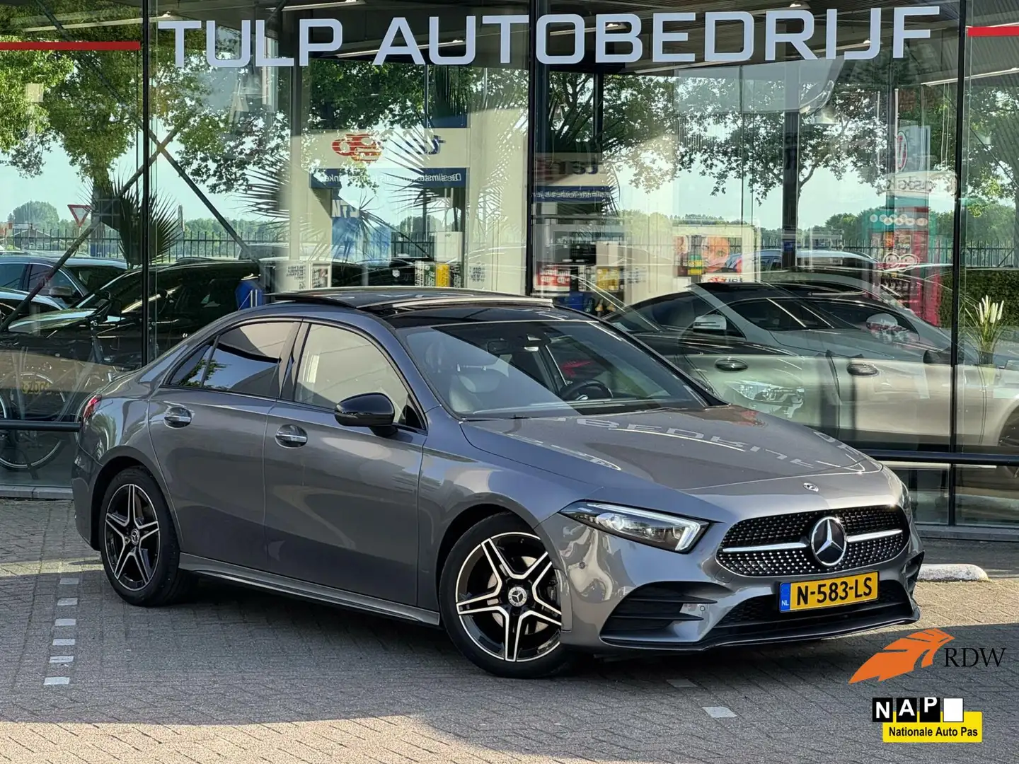 Mercedes-Benz A 180 Business Solution AMG 2021 org 26476km Grijs - 1