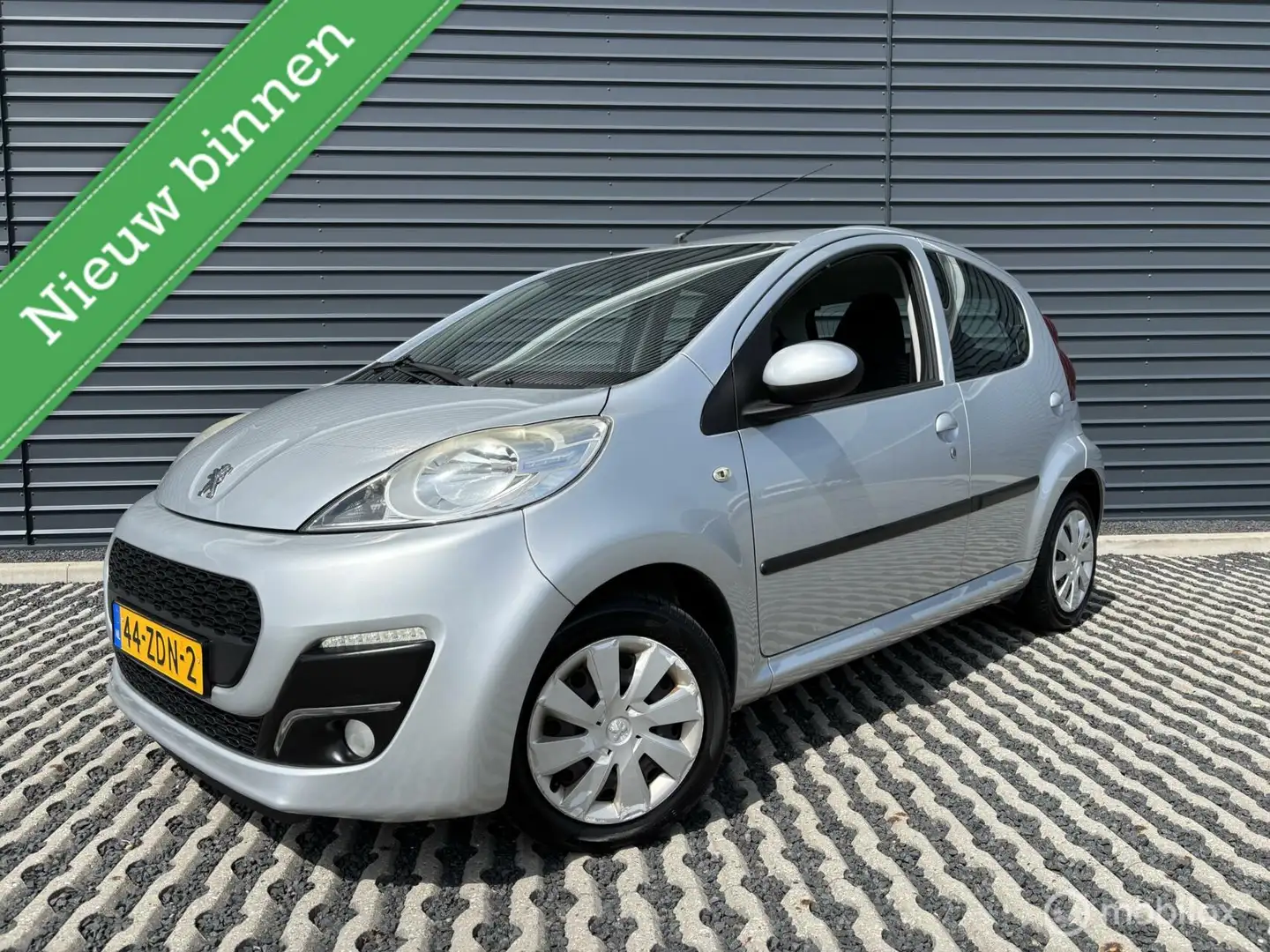 Peugeot 107 1.0 Active | Airco | 5-Deurs | Slechts 84.000 km Grijs - 1