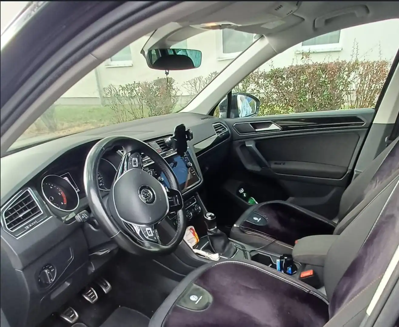 Volkswagen Tiguan Tiguan 2,0 TDI Sound Schwarz - 2
