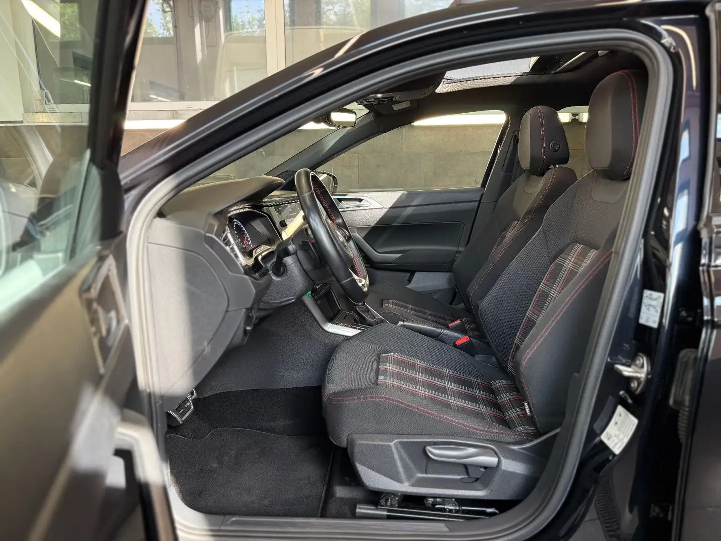 Volkswagen Polo VI GTI DSG PANO SHZ ACC KLIMAAU. BEATS 1.HD Negro - 2