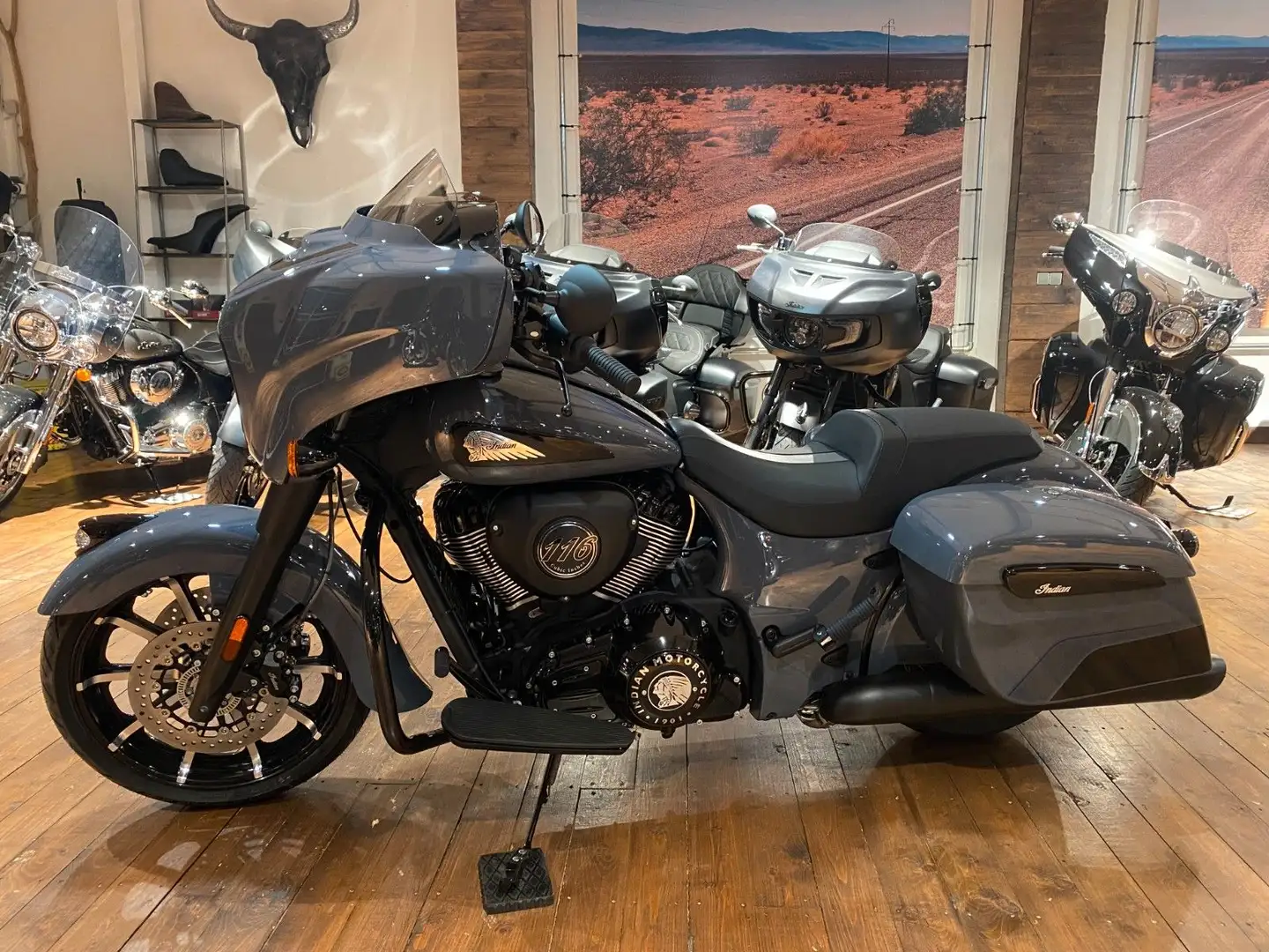 Indian Chieftain Dark Horse  + 100 Jahre  (1.000/2,99%) Zwart - 1