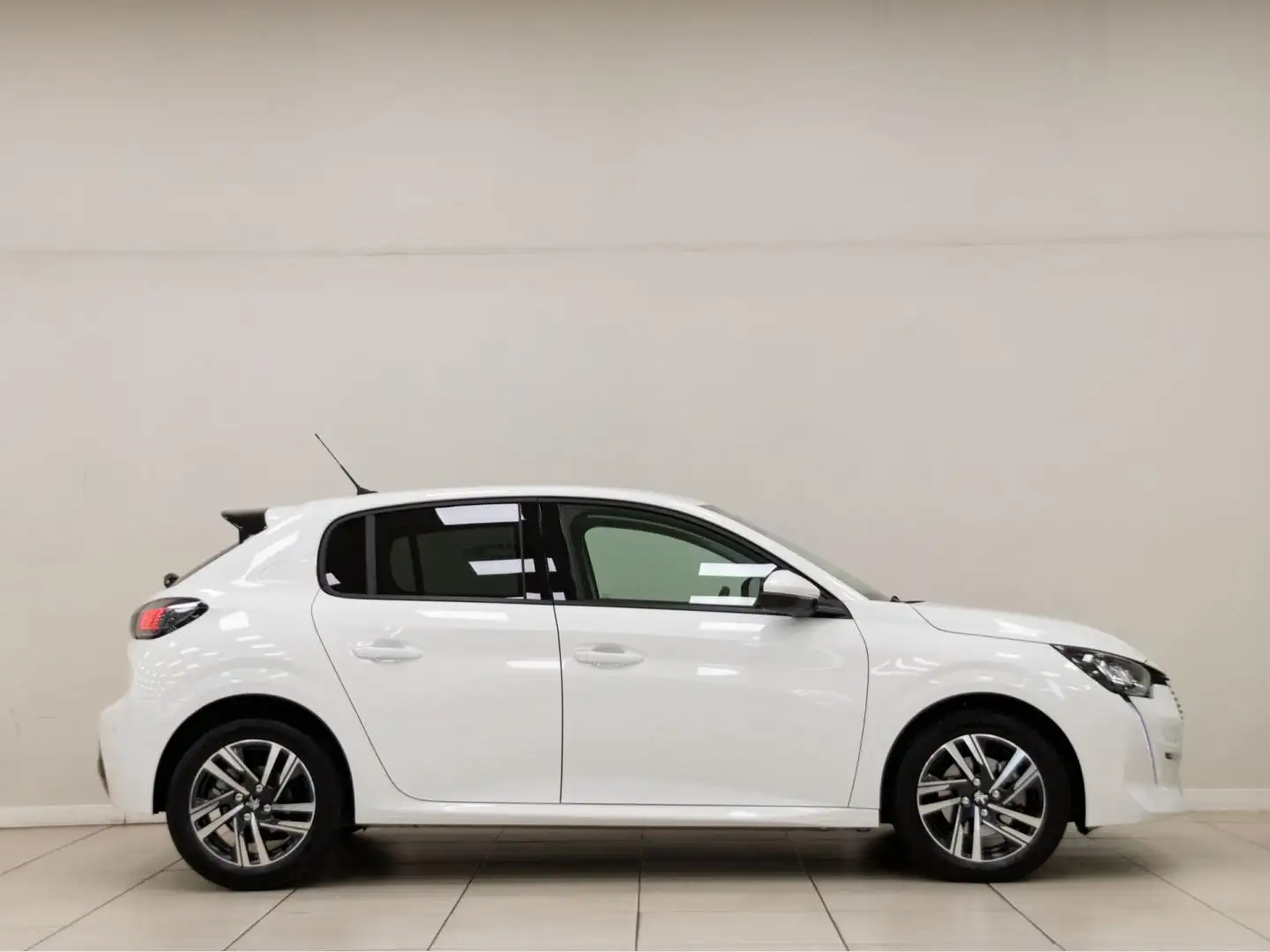Peugeot 208 BlueHDi 73kW (100CV) Allure Blanco - 2