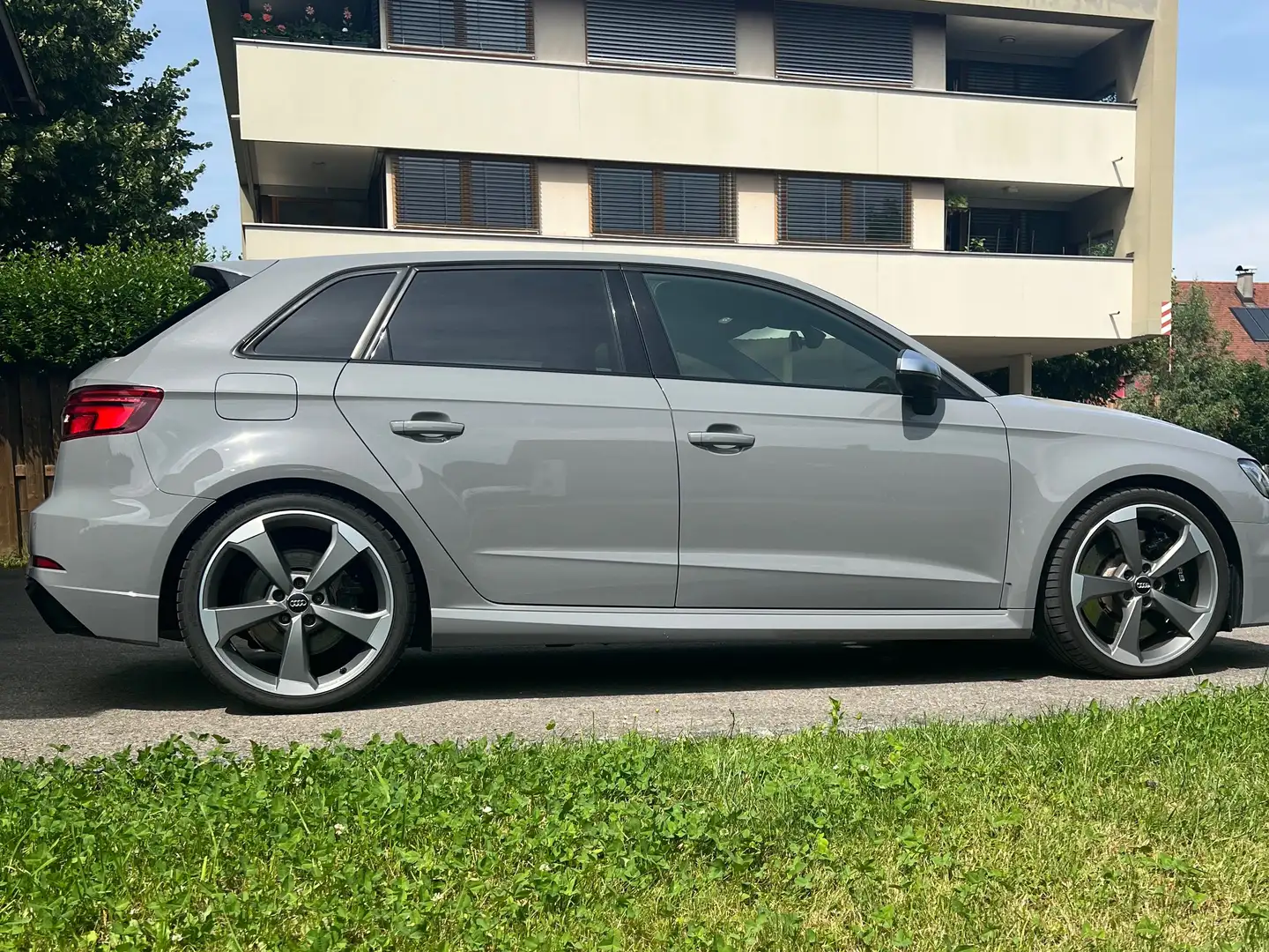 Audi RS3 RS3 SB 2,5 TFSI quattro S-tronic Grau - 2