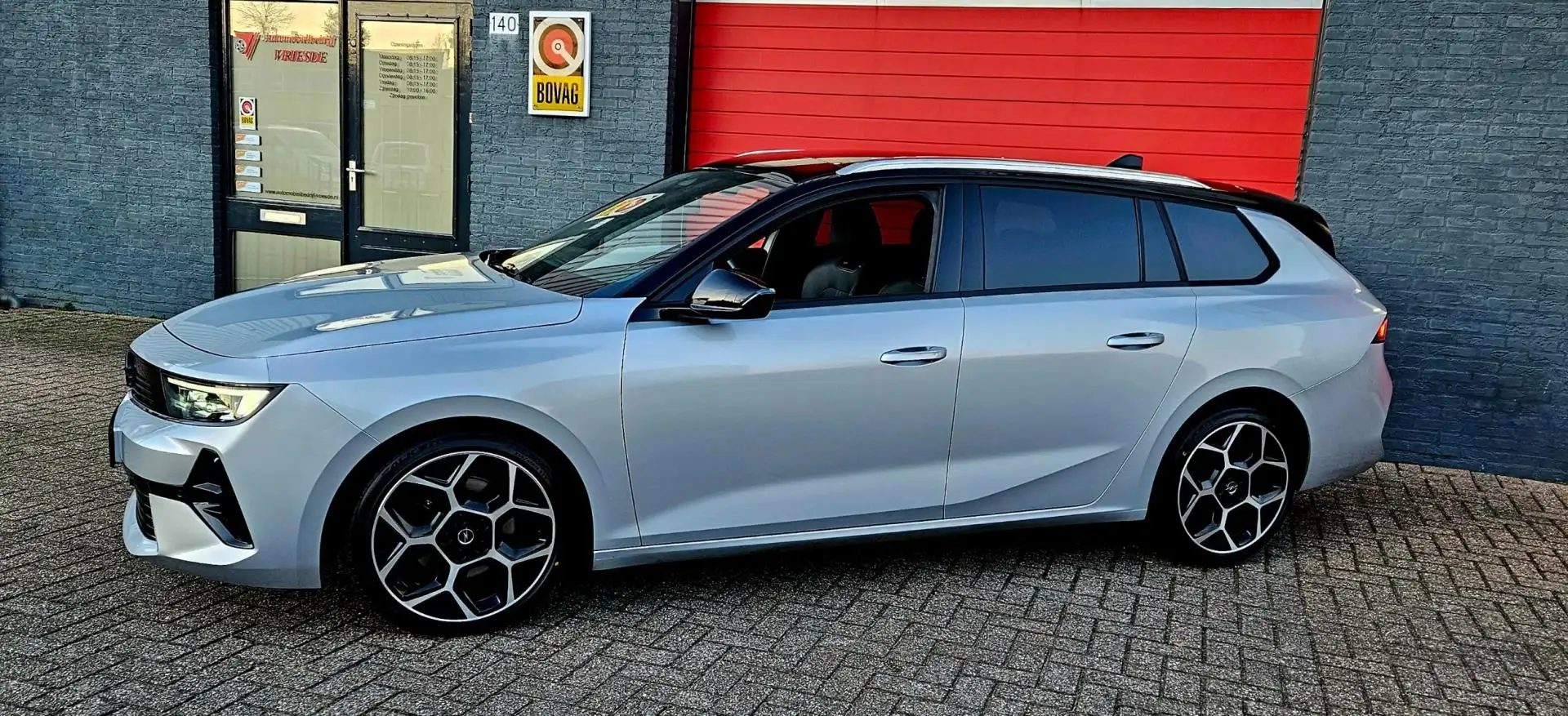 Opel Astra SPORTS TOURER 1.2 Turbo Ultimate Gris - 2