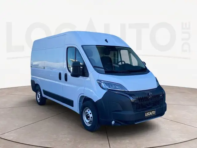 Peugeot Boxer view 3