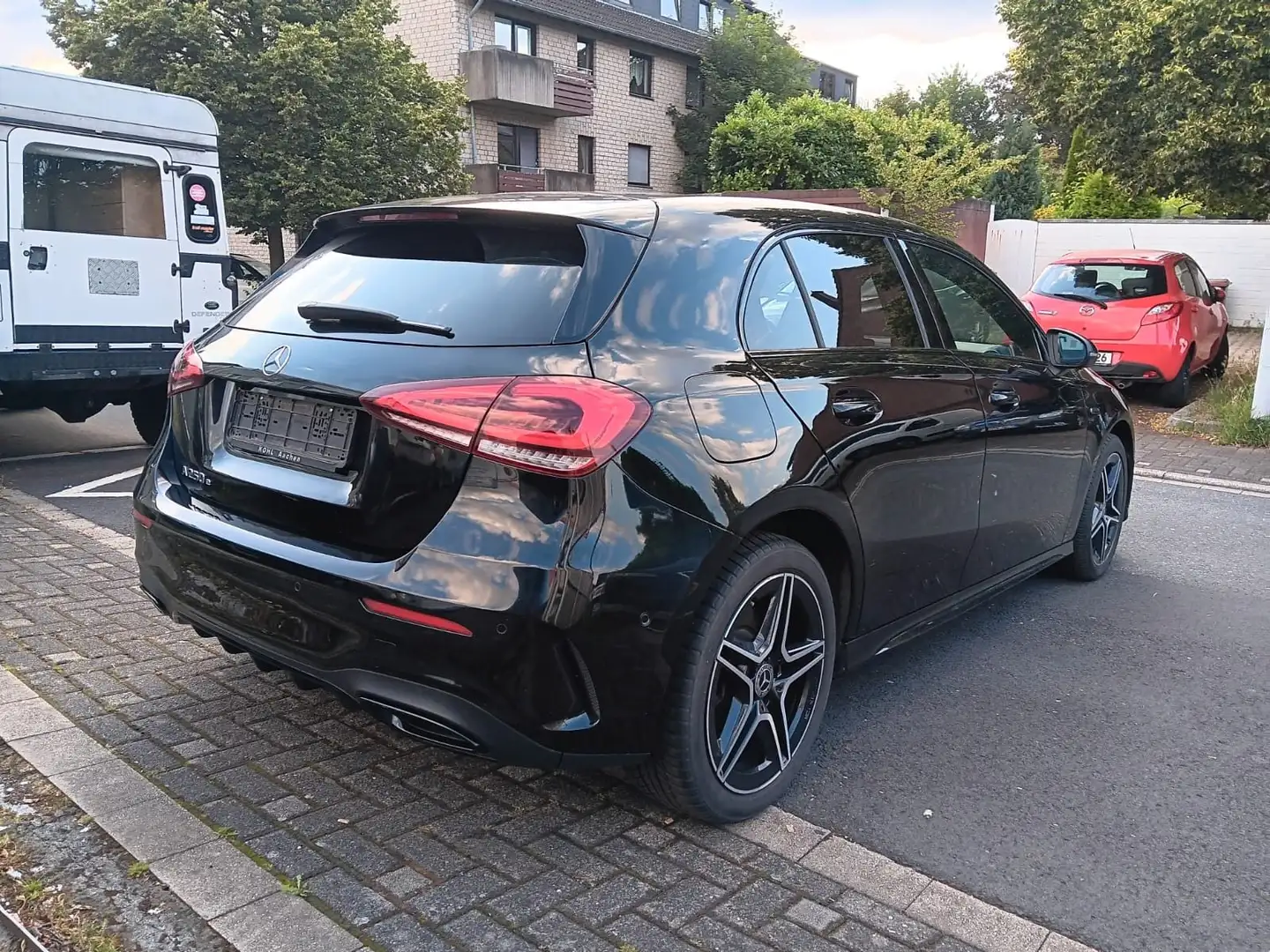 Mercedes-Benz A 250 e 8G DCT AMG NIGHT AMBIENTE LED NAVI CAM Schwarz - 2