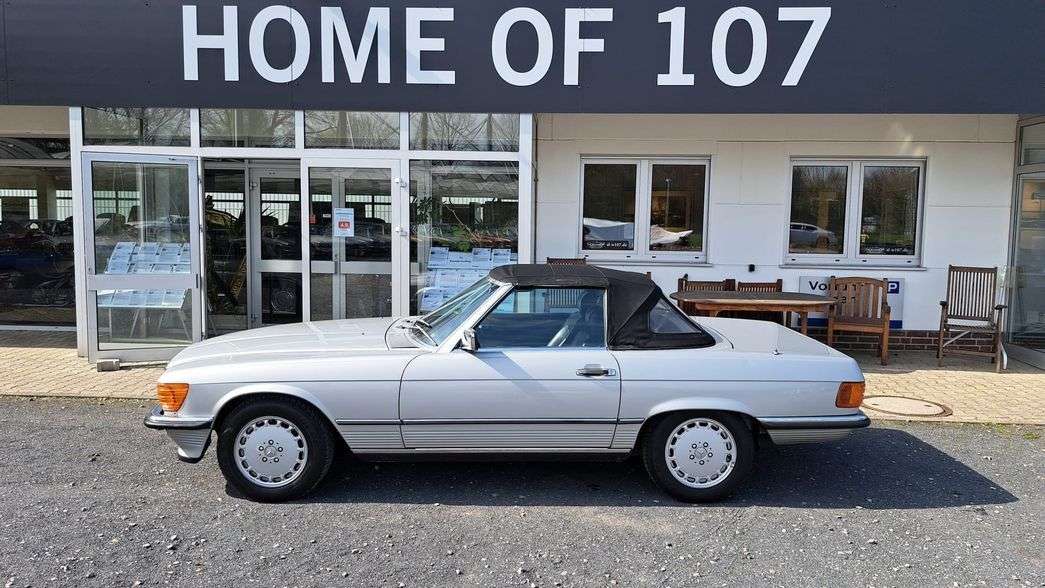 Second hand Mercedes Benz Sl-Class 300