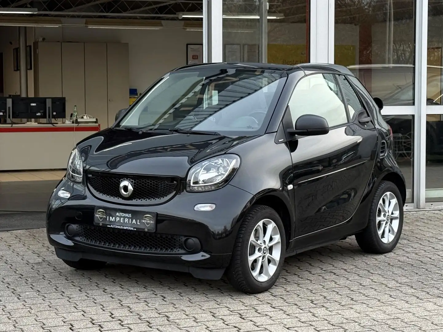 smart forTwo Fortwo Cabrio Autom.90PS NAVI+ALU+SHZ+KLIMA+APPL Schwarz - 1