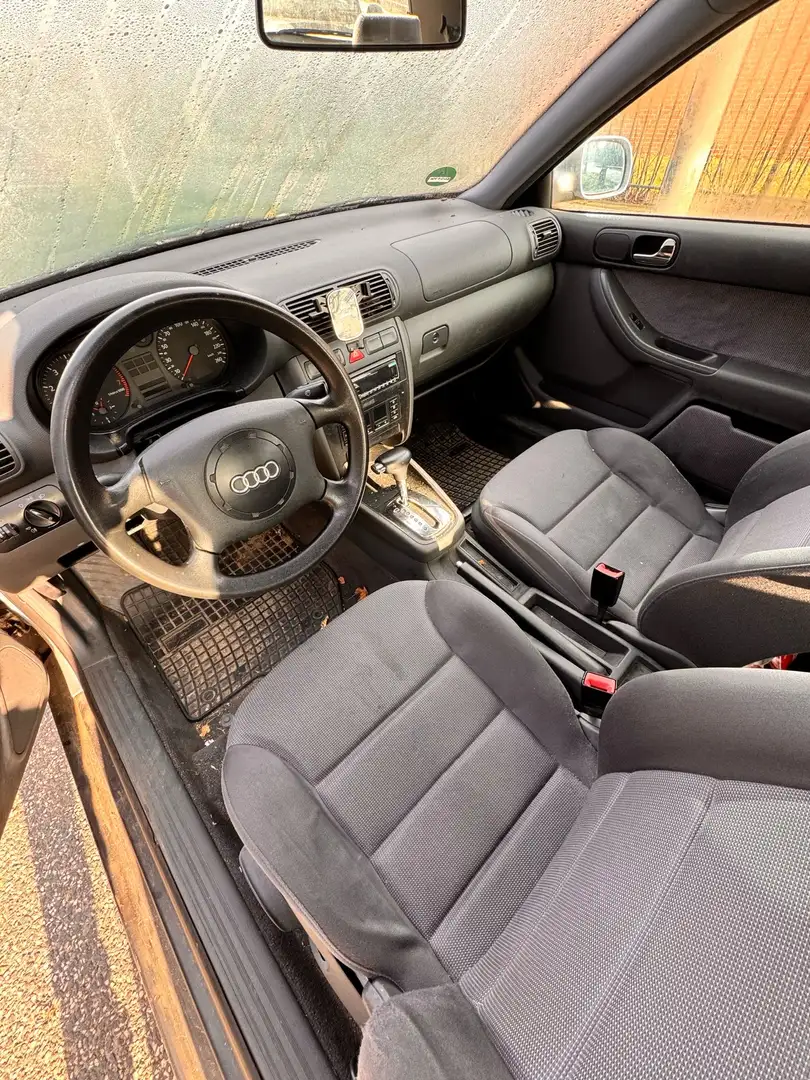 Audi A3 1.8 Ambiente - 2