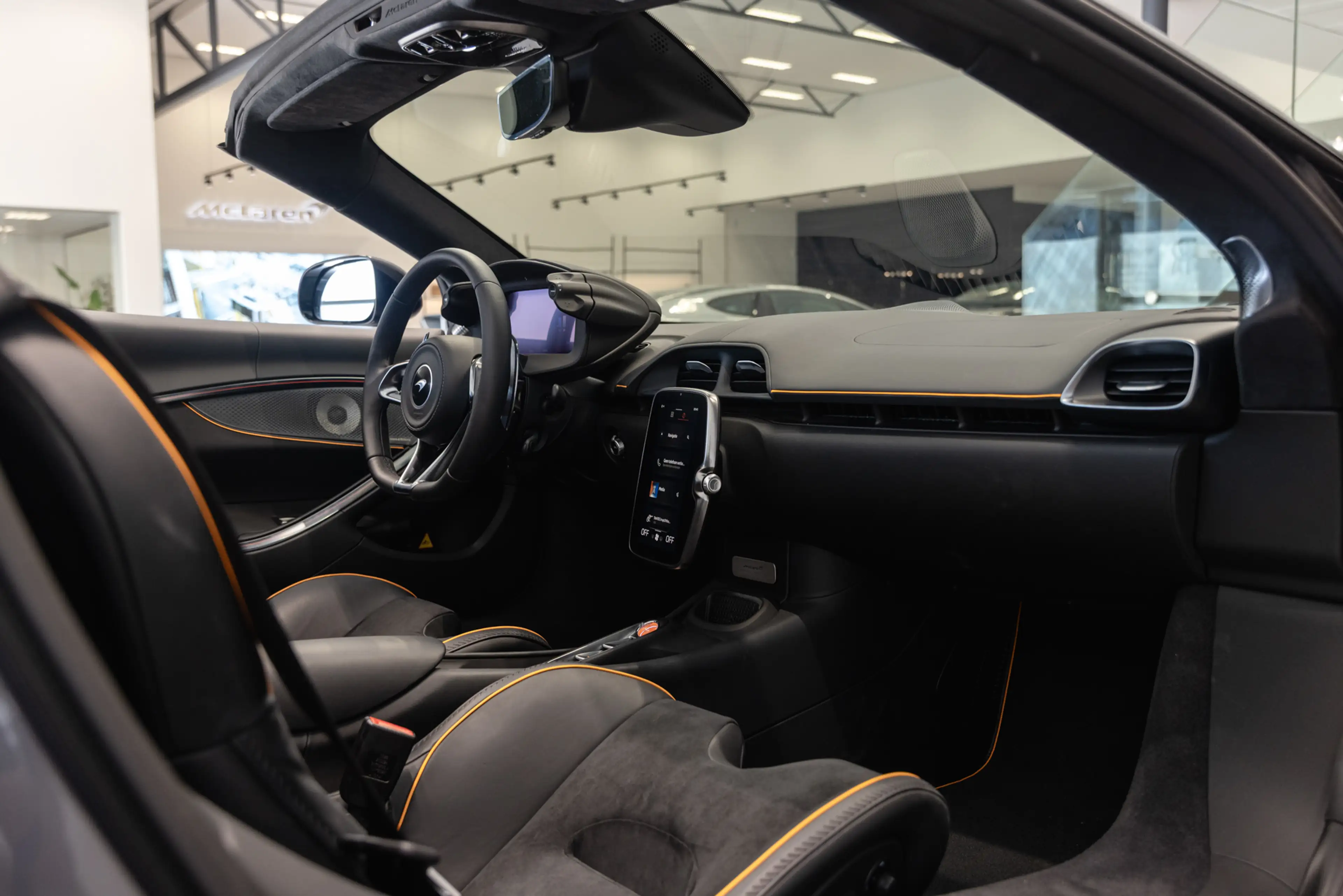 McLaren Artura Spider — photo 11