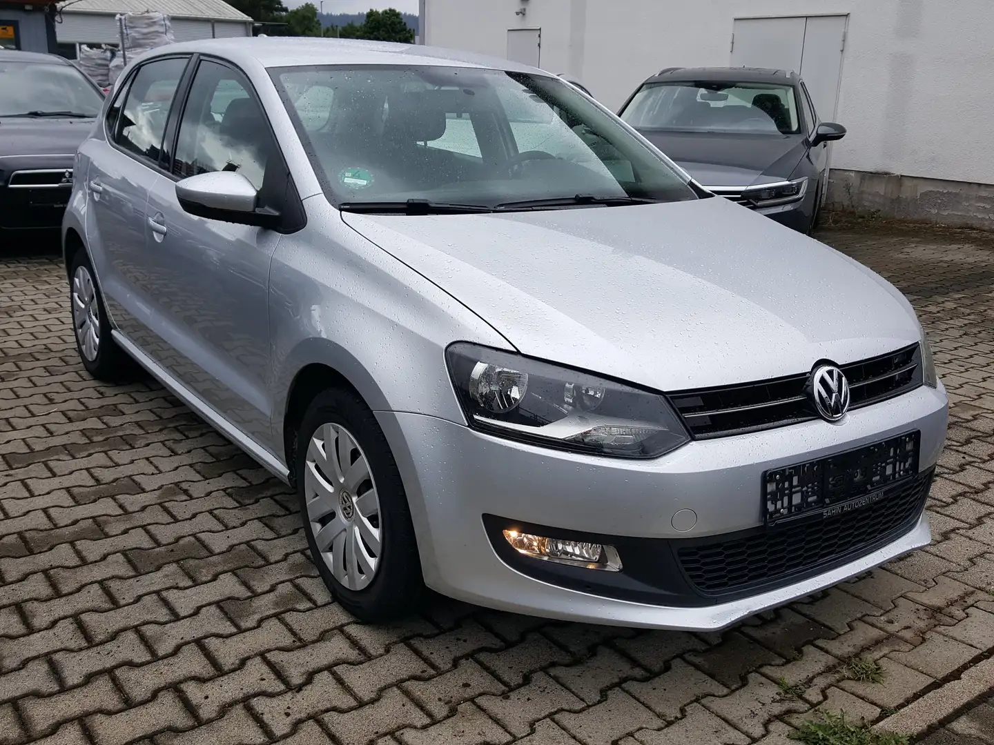Volkswagen Polo 1.4 Comfortline 5-Trg 1.Hd PDC Klima Navi Gris - 2