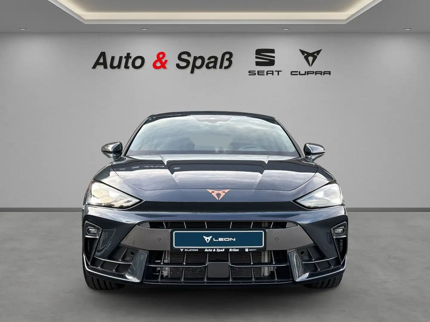 CUPRA Leon 1.5 eTSI 110 kW Grau - 2