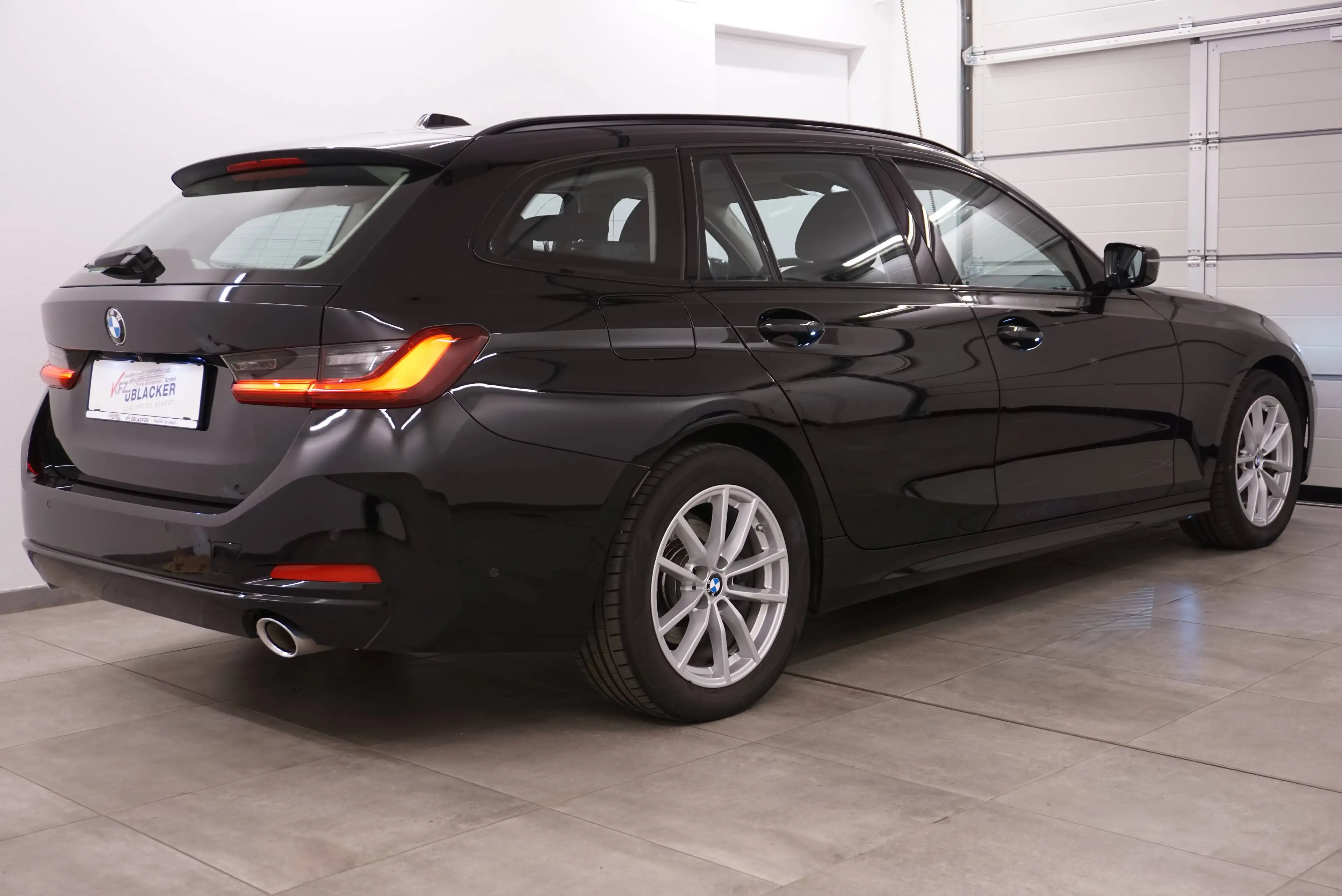 BMW 318 d  // shadow line // Ambientebeleuchtung — photo 2
