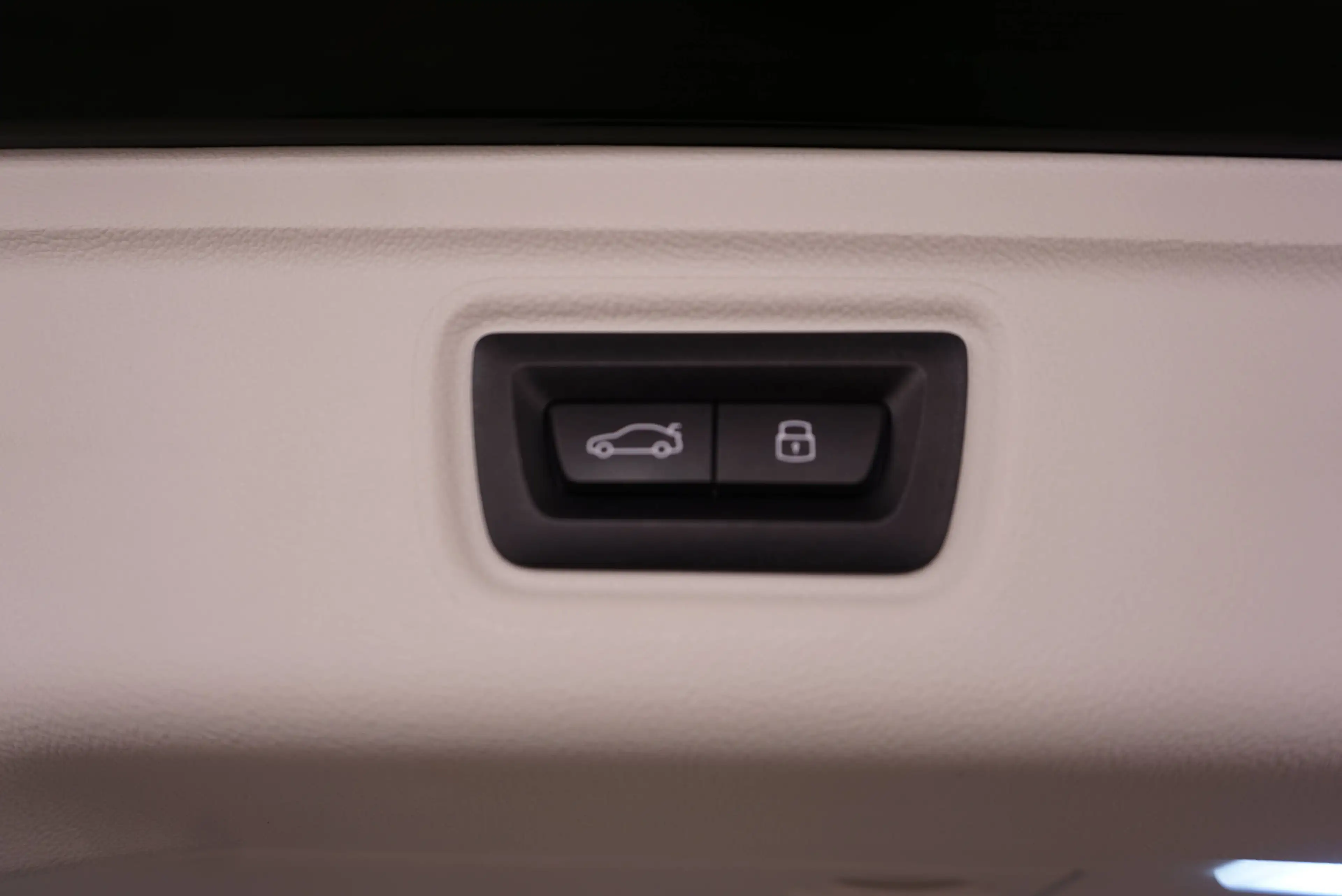 BMW 318 d  // shadow line // Ambientebeleuchtung — photo 22
