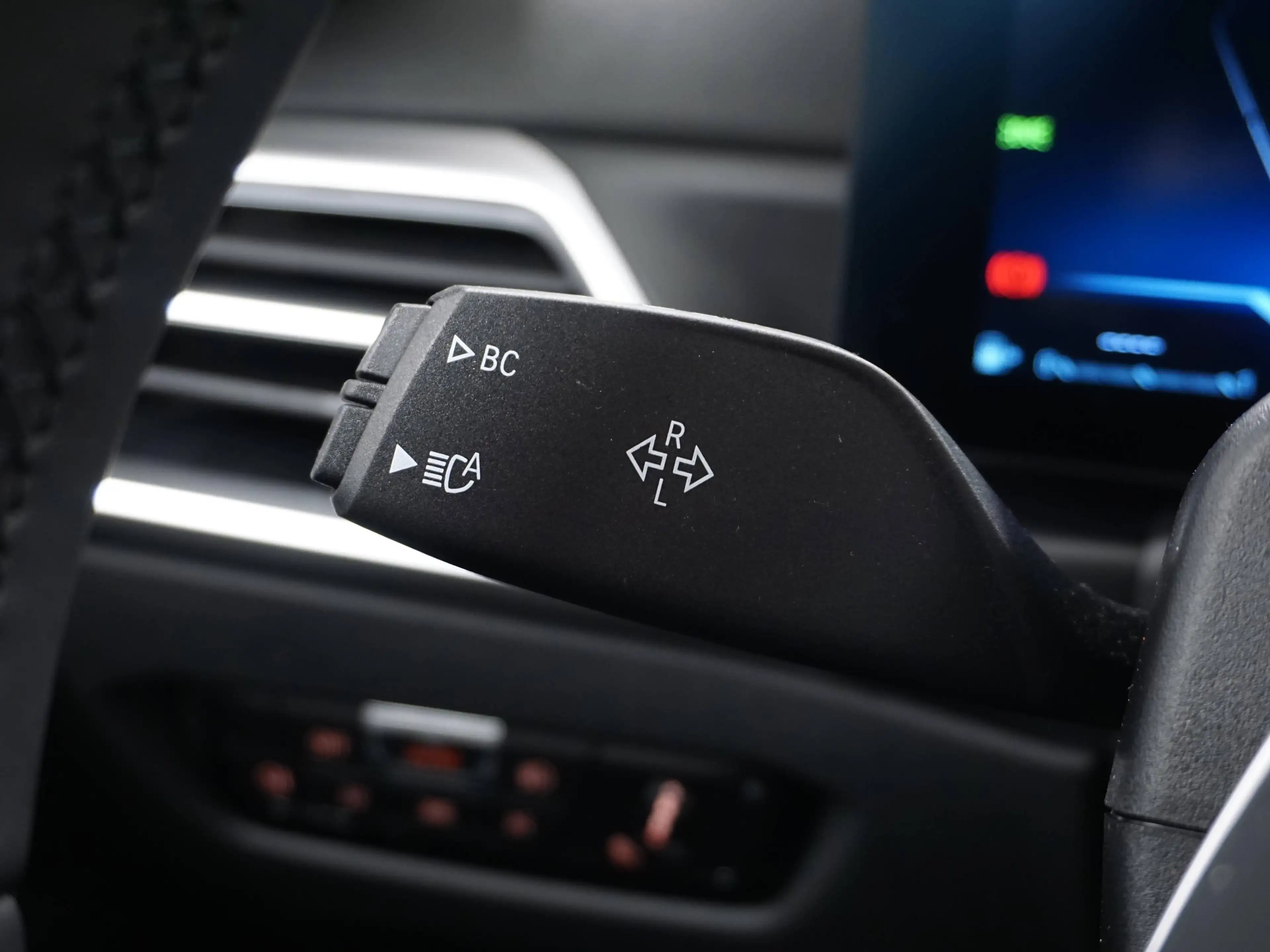 BMW 318 d  // shadow line // Ambientebeleuchtung — photo 17