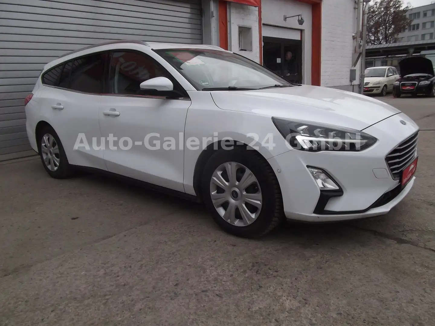 Ford Focus Turnier 2,0 TDCi Cool & Connect Autom,Navi Weiß - 2