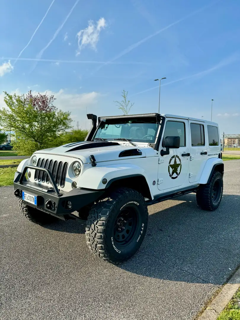 Jeep Wrangler Sahara Rock’s Edition Beyaz - 1